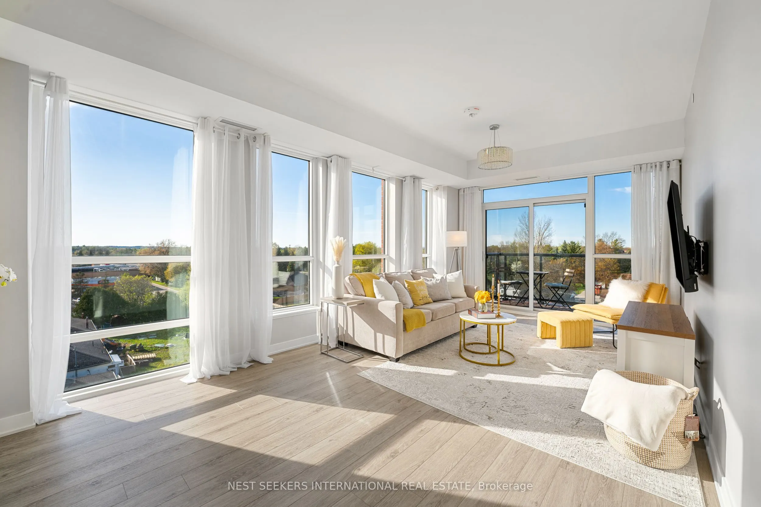 681 Yonge Street, #424