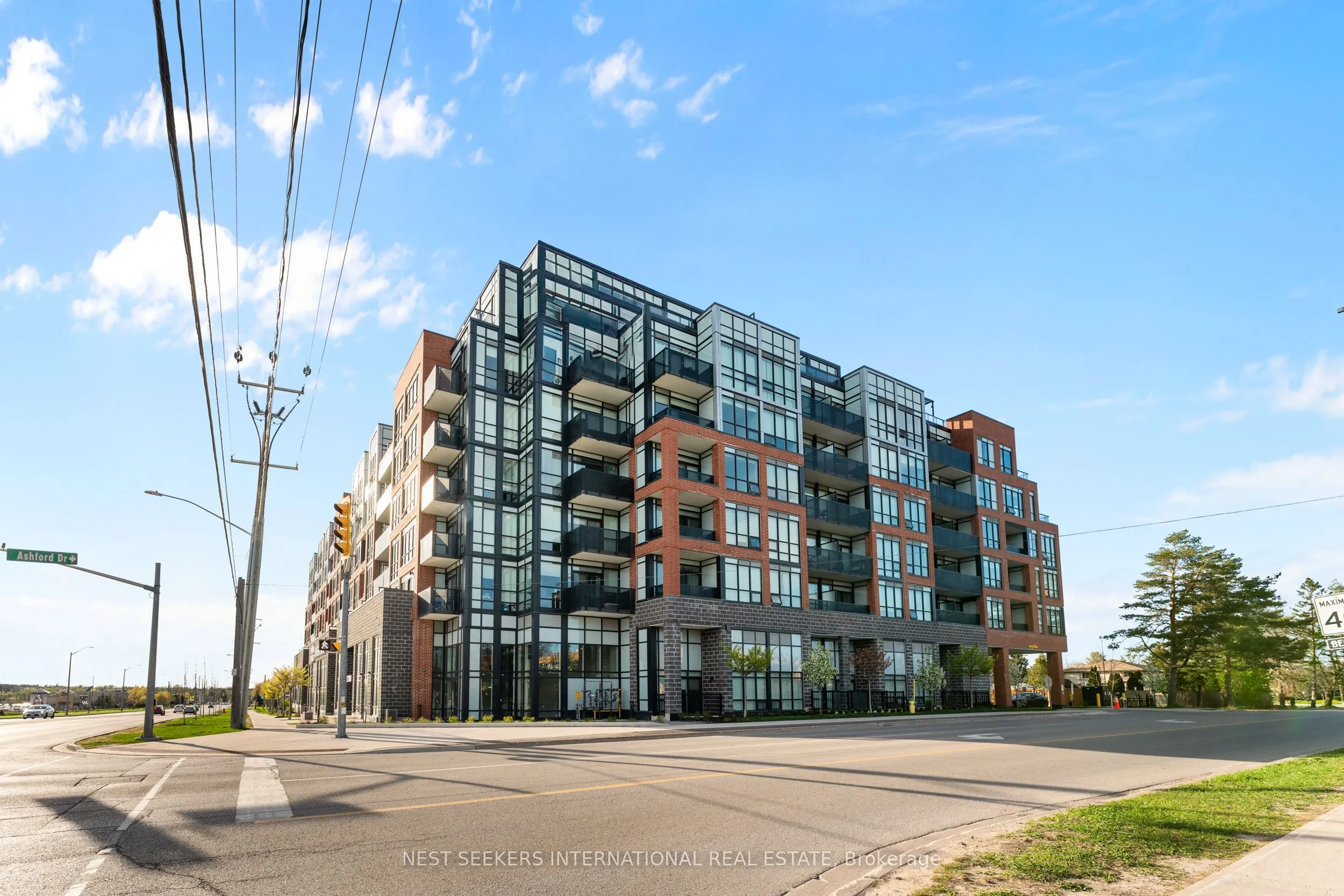 681 Yonge Street, #424