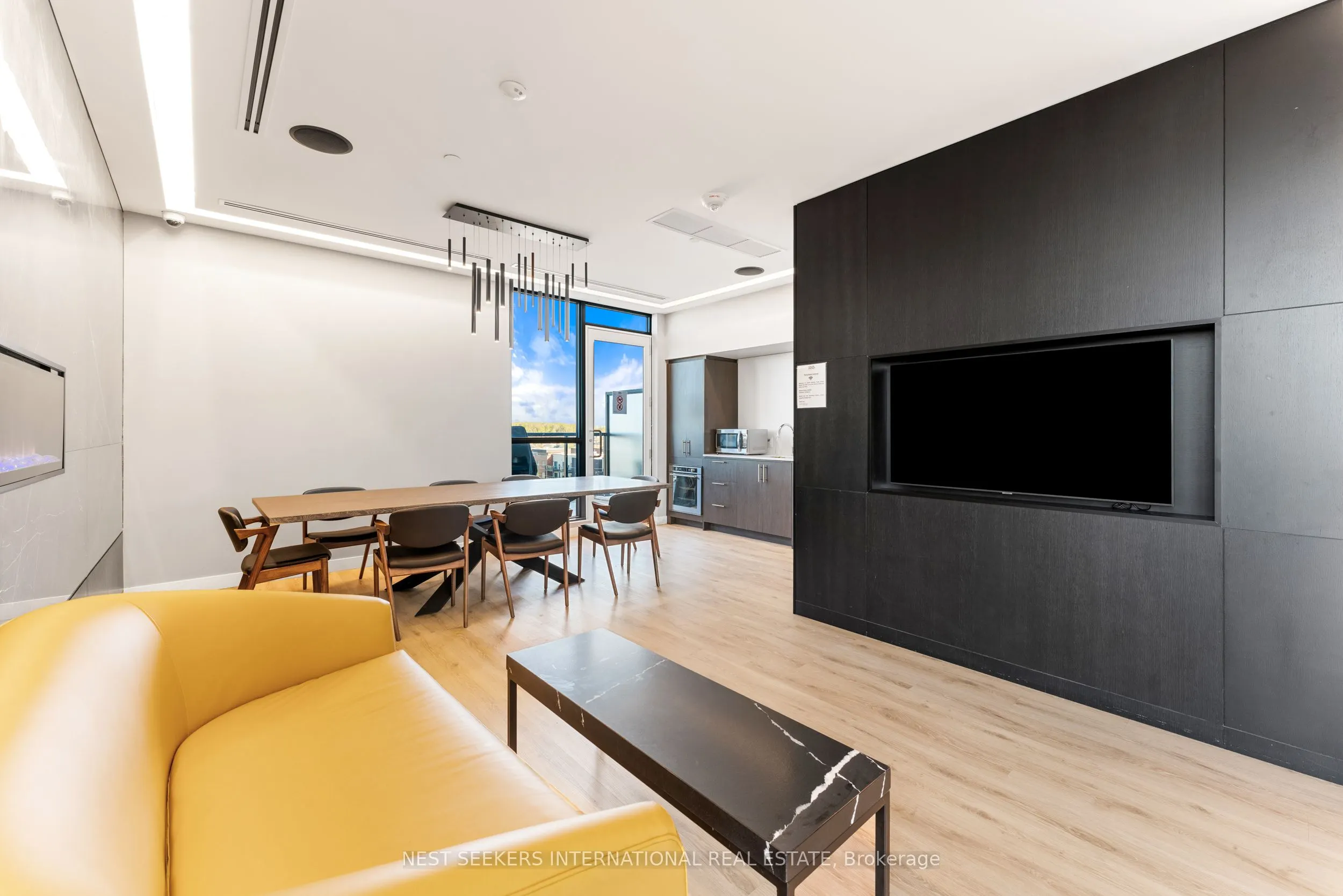 681 Yonge Street, #424