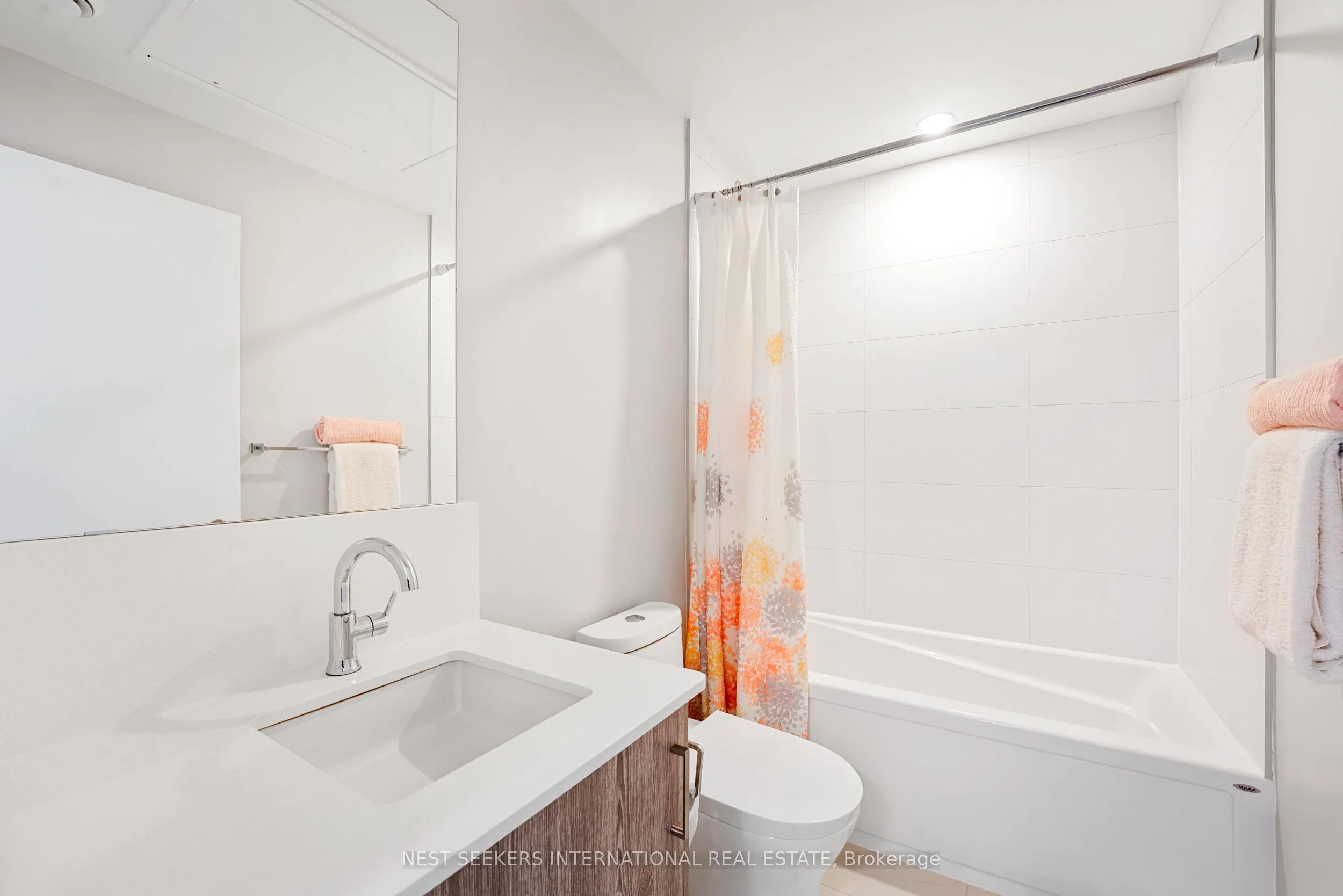 681 Yonge Street, #424