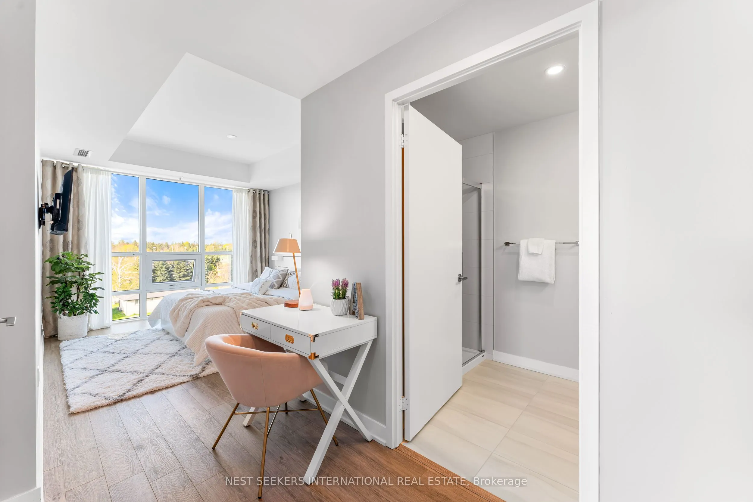 681 Yonge Street, #424
