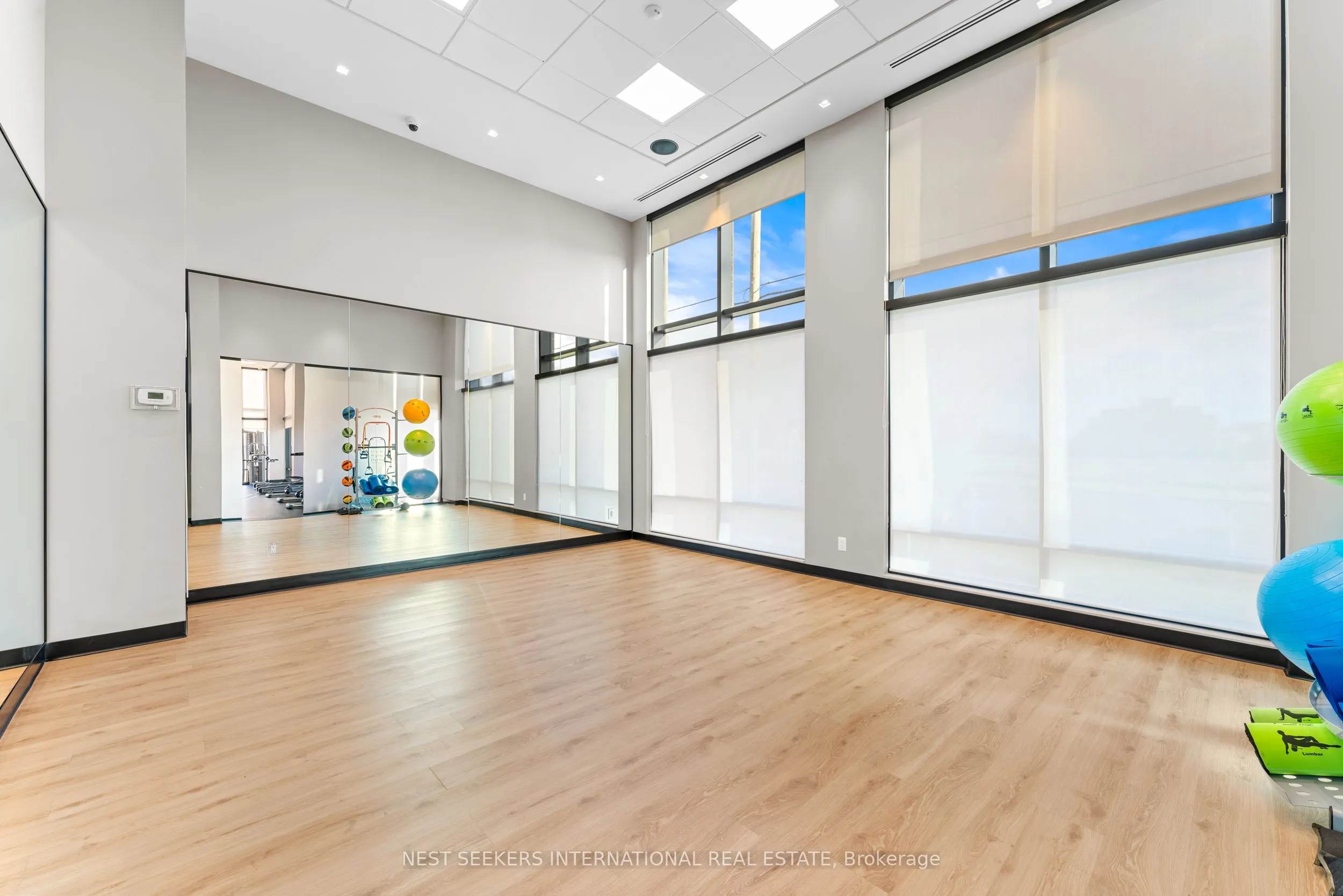 681 Yonge Street, #424