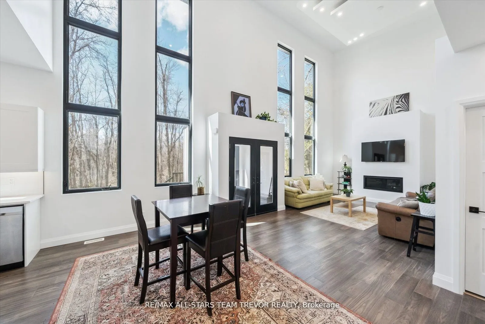 3441 Louis Lane