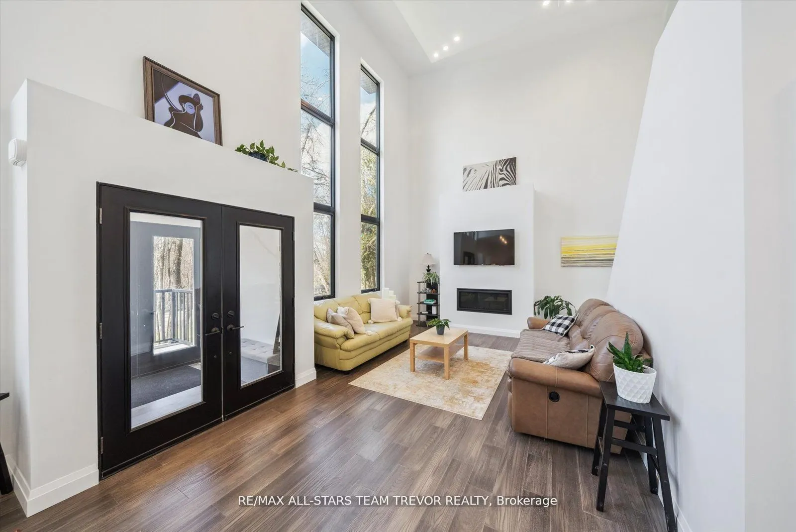 3441 Louis Lane