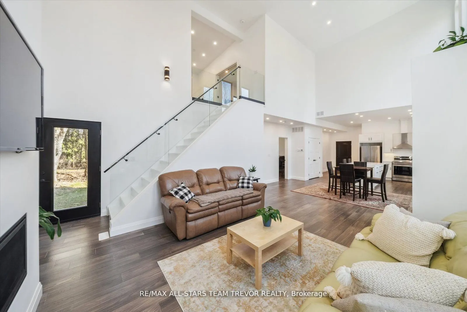 3441 Louis Lane