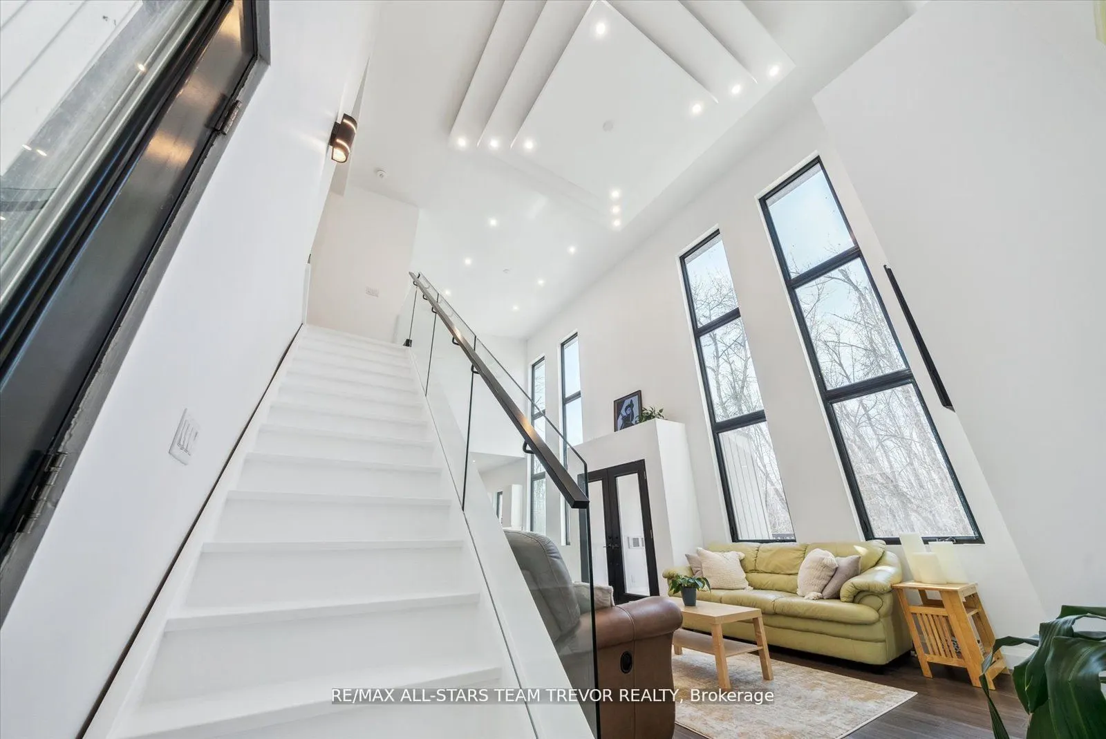3441 Louis Lane