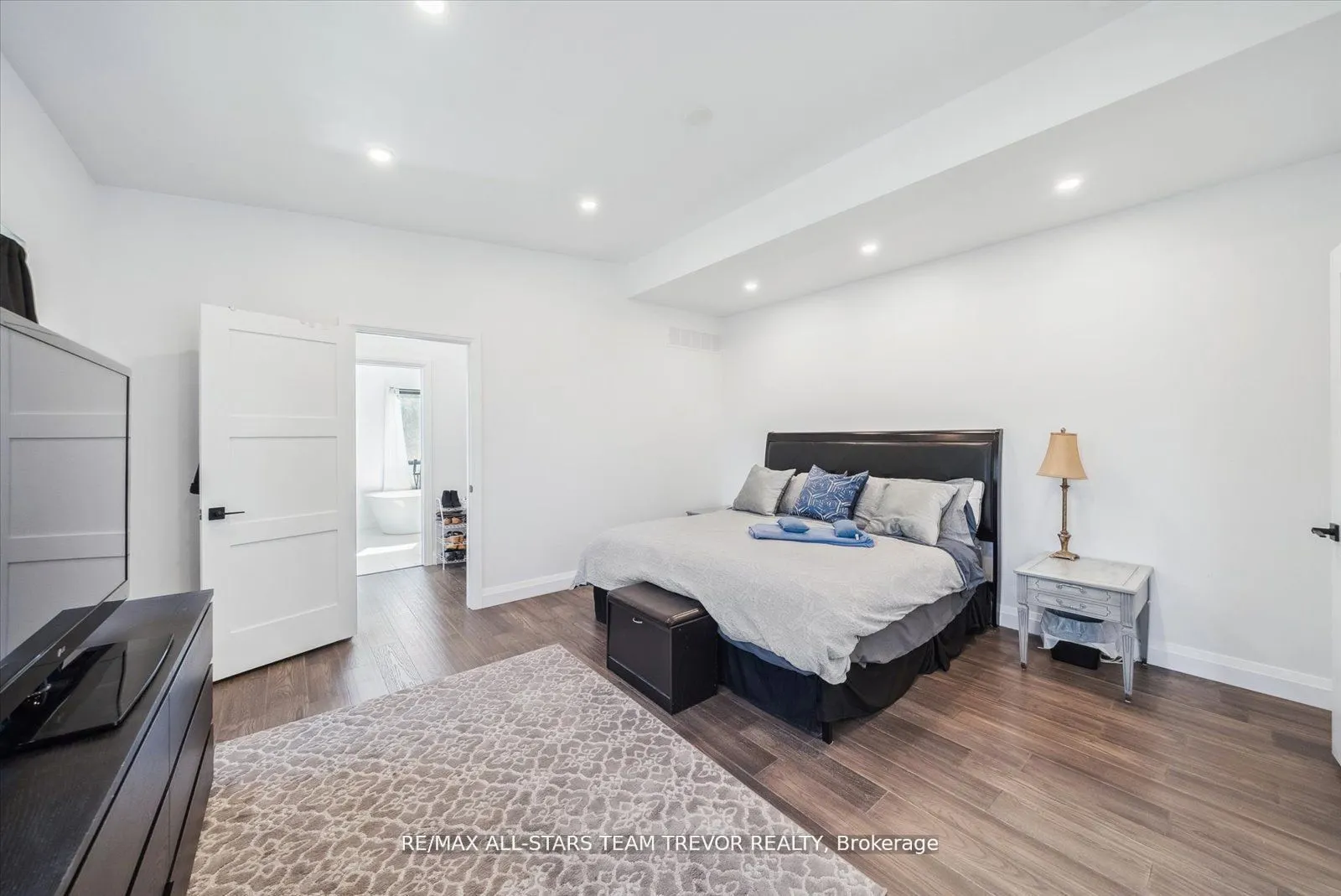 3441 Louis Lane