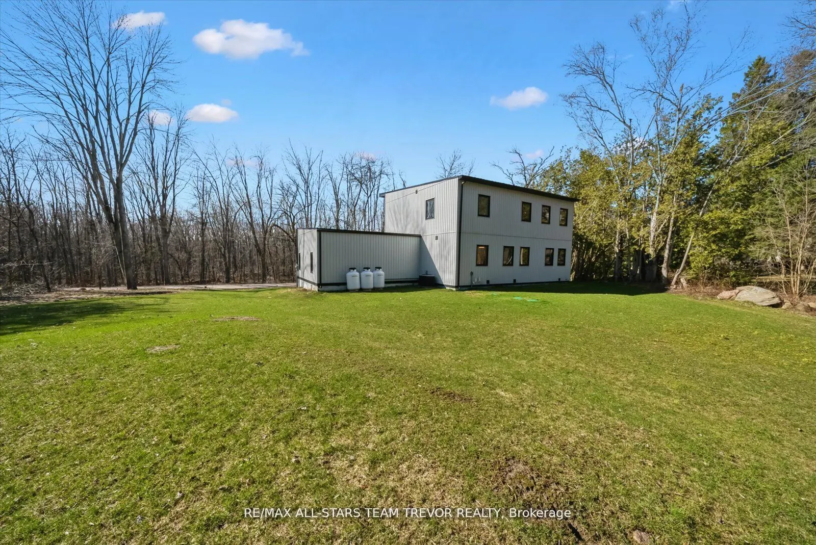 3441 Louis Lane