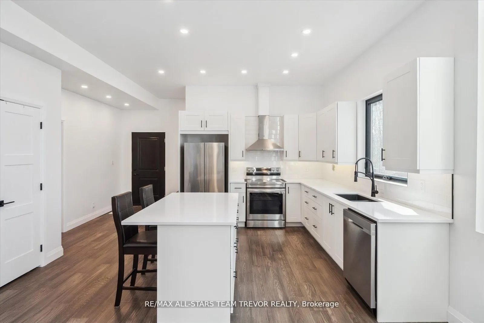 3441 Louis Lane