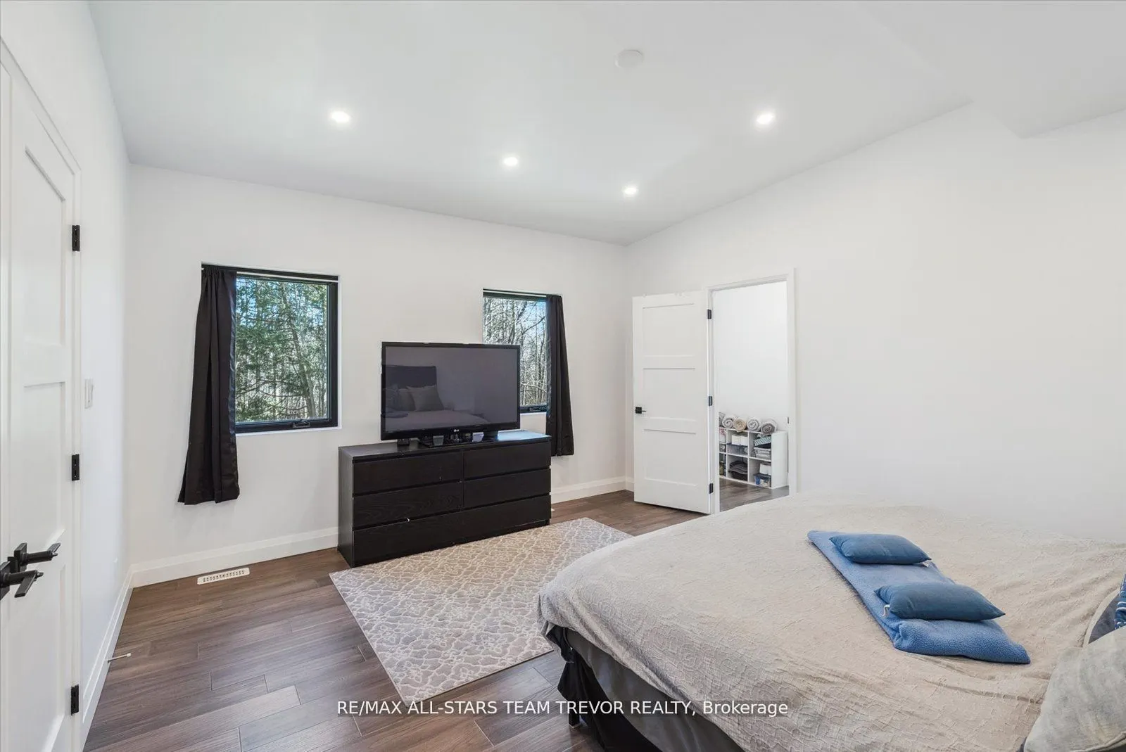 3441 Louis Lane