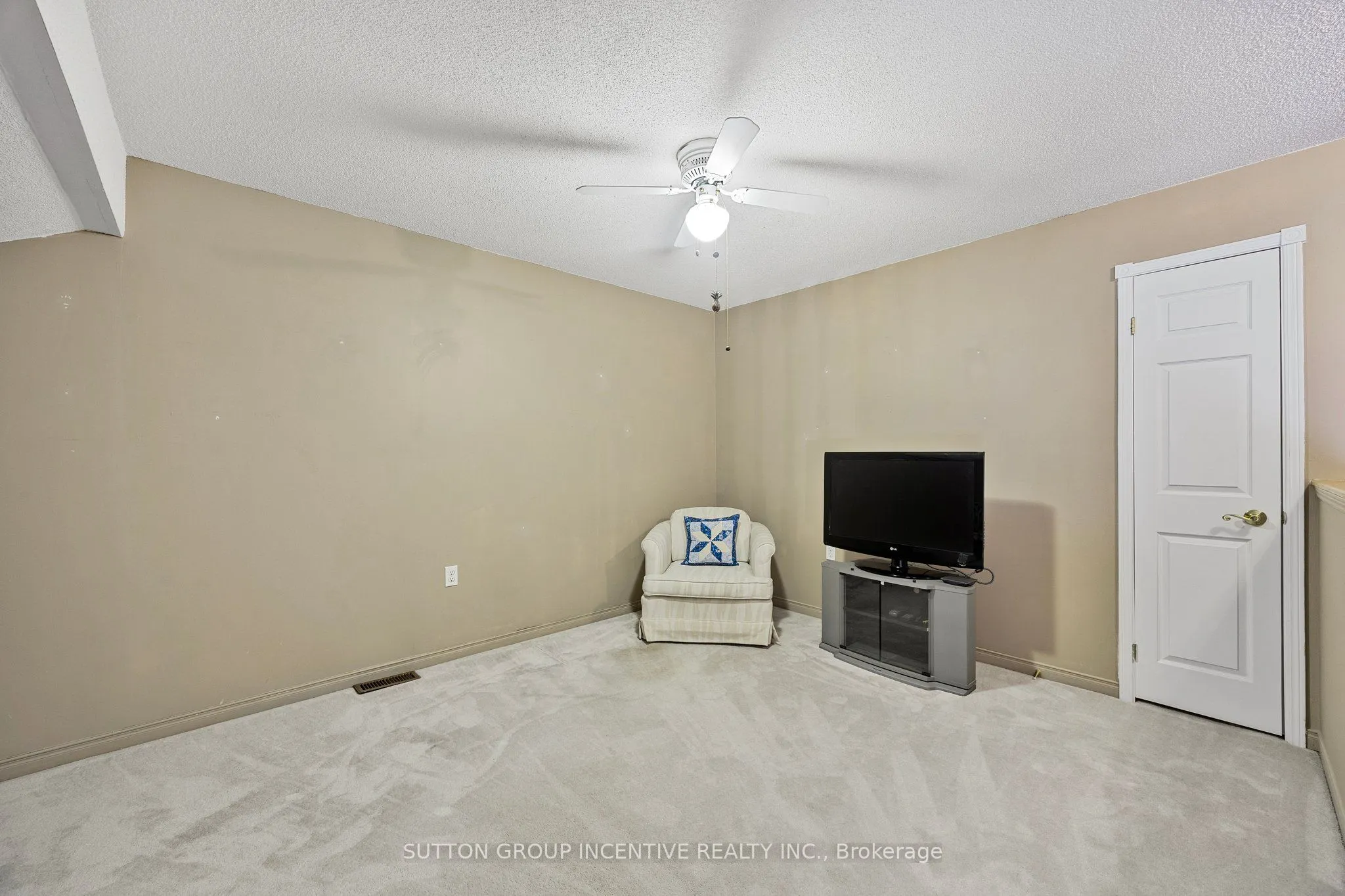 40 Museum Drive, #403