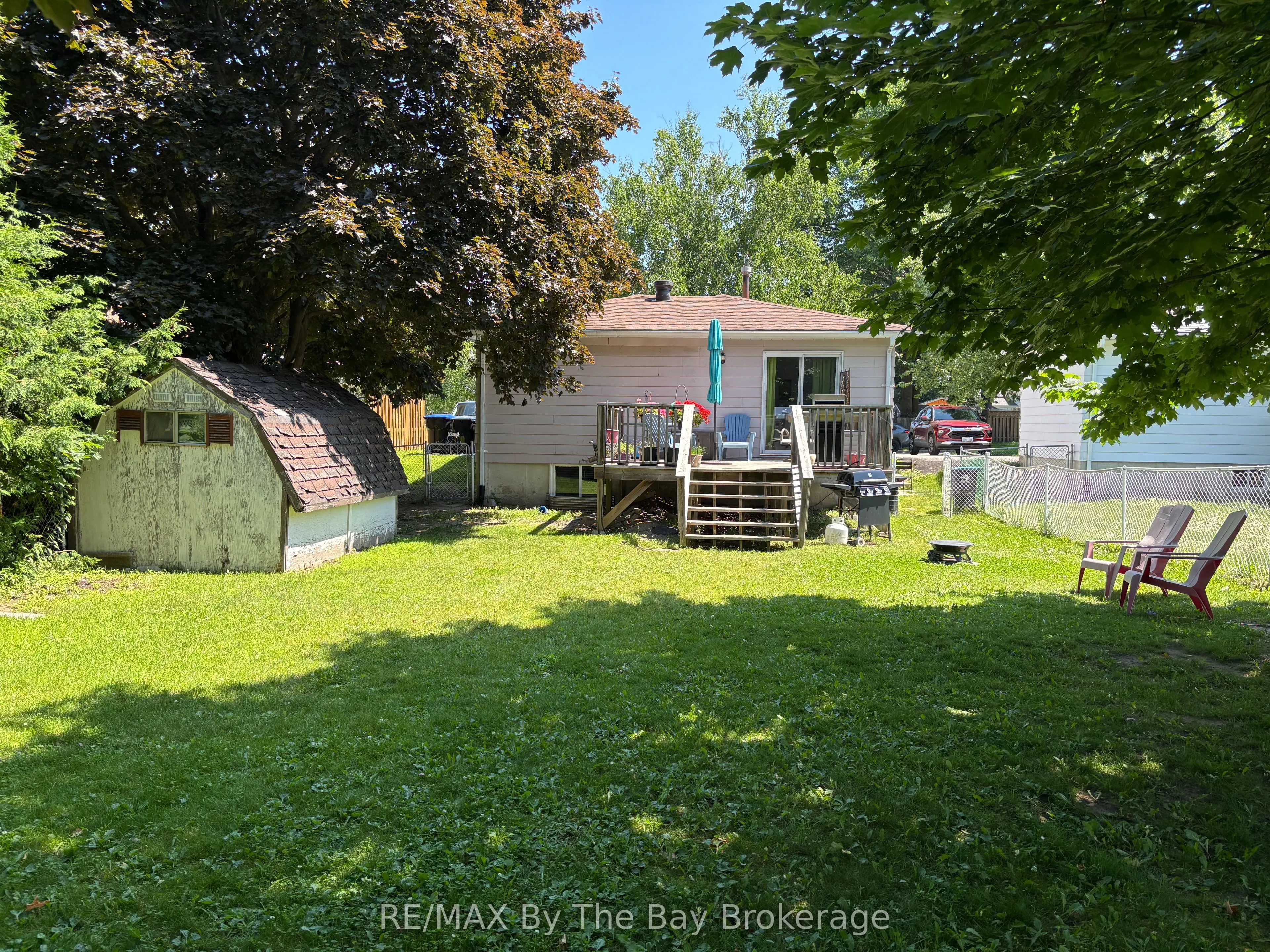 1033 Glen Bogie Crescent