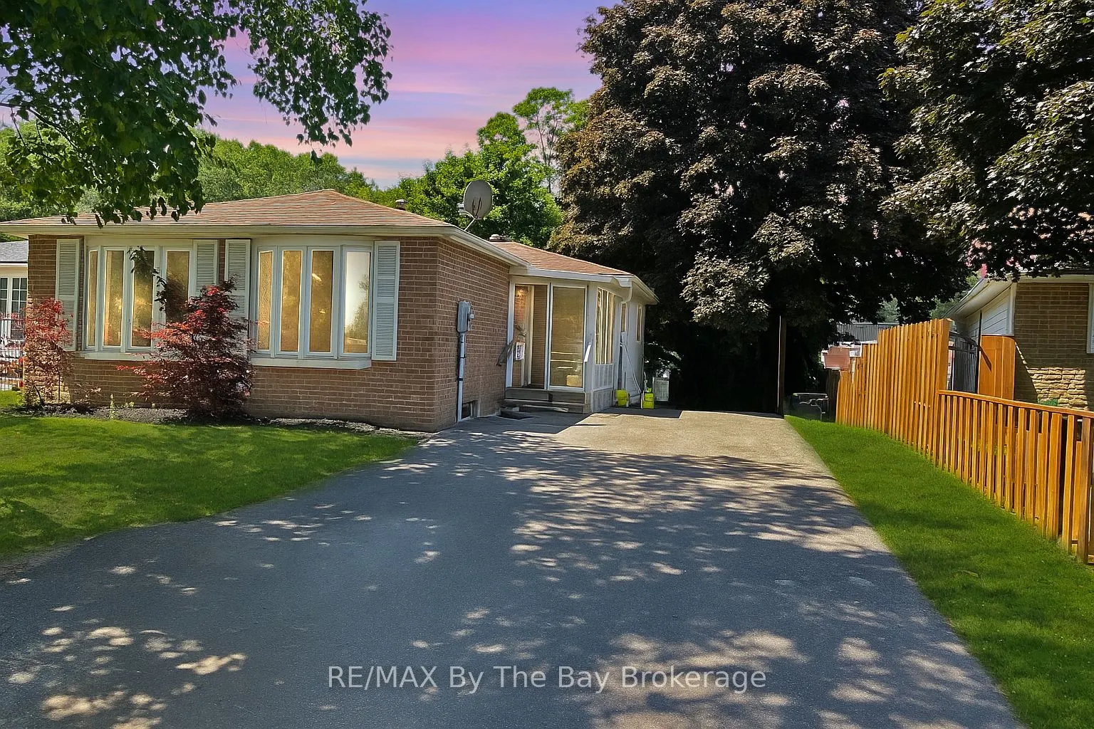 1033 Glen Bogie Crescent