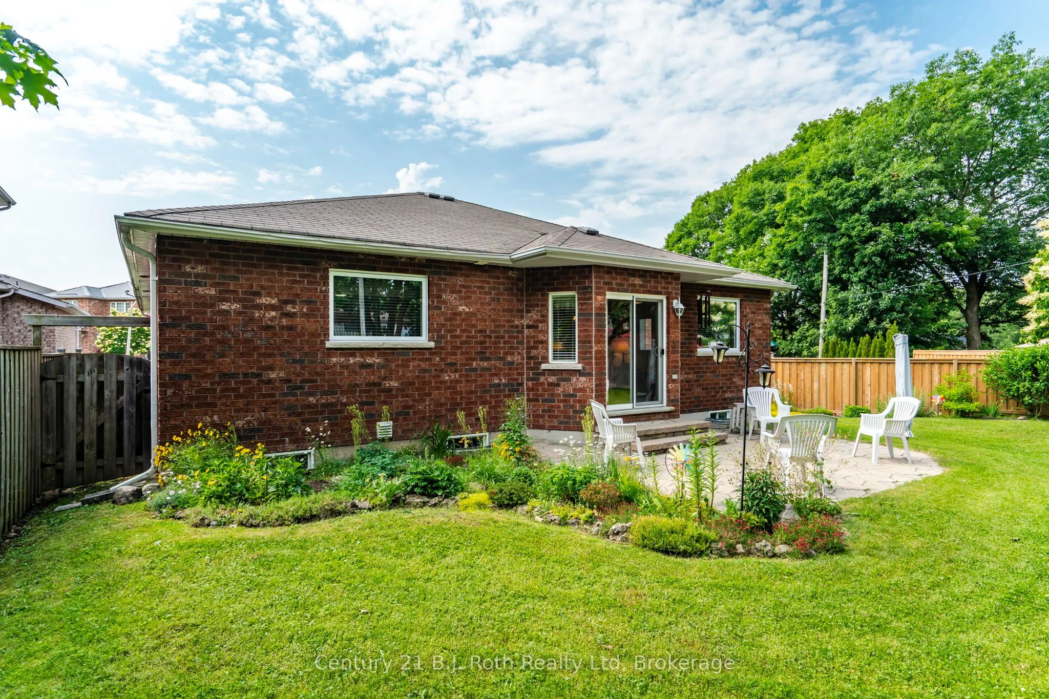 997 Whitney Crescent
