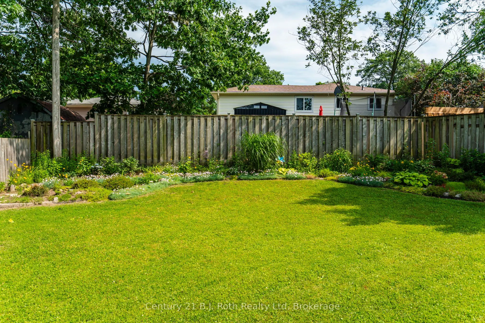 997 Whitney Crescent