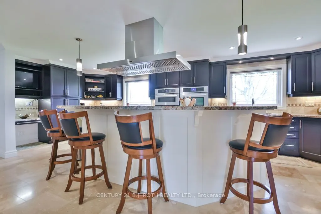 12 Noraline Avenue