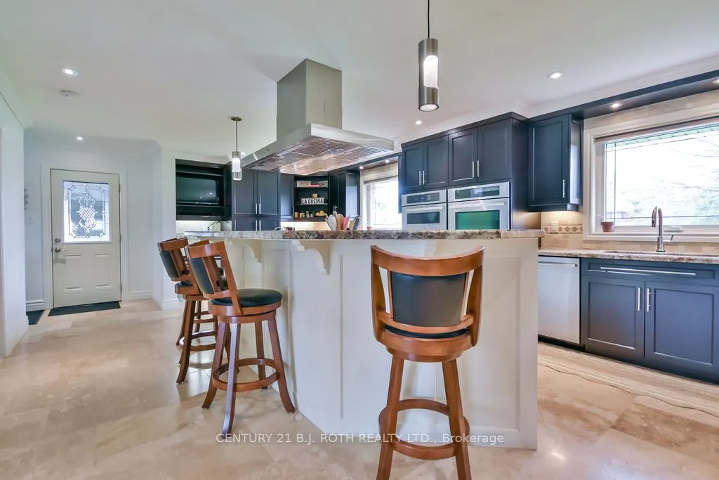 12 Noraline Avenue