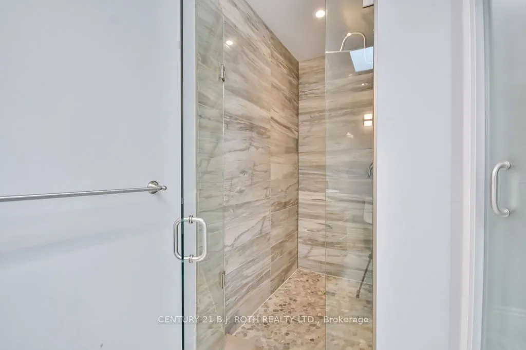 12 Noraline Avenue