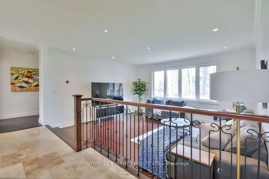 12 Noraline Avenue