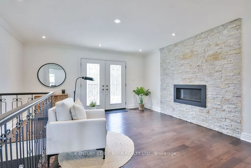 12 Noraline Avenue