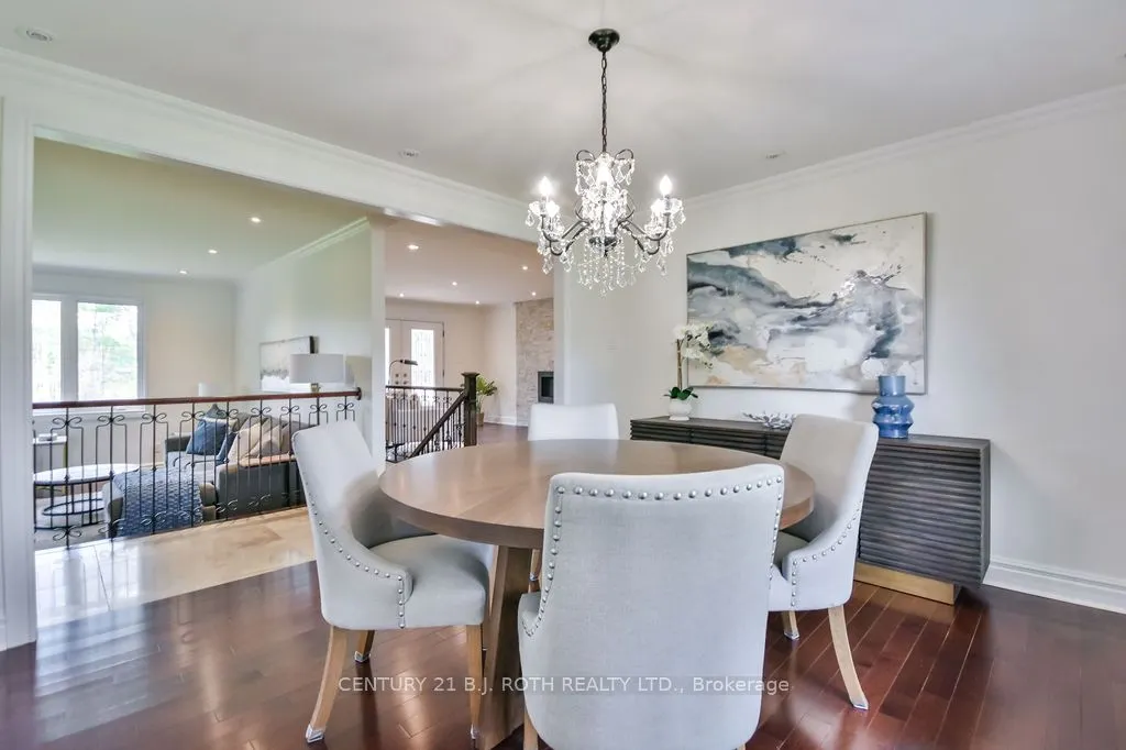 12 Noraline Avenue