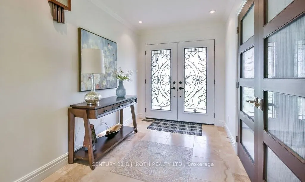 12 Noraline Avenue