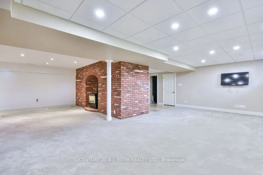 12 Noraline Avenue