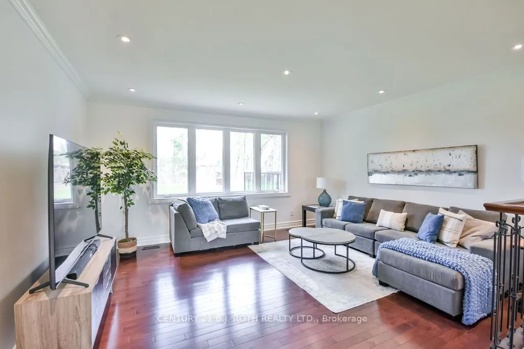 12 Noraline Avenue