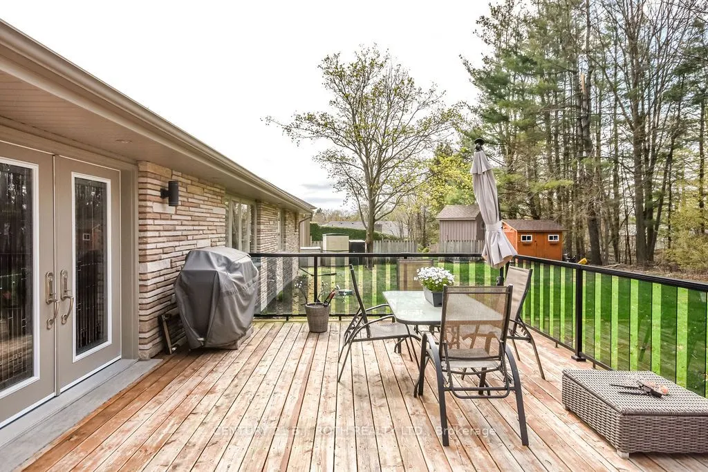 12 Noraline Avenue