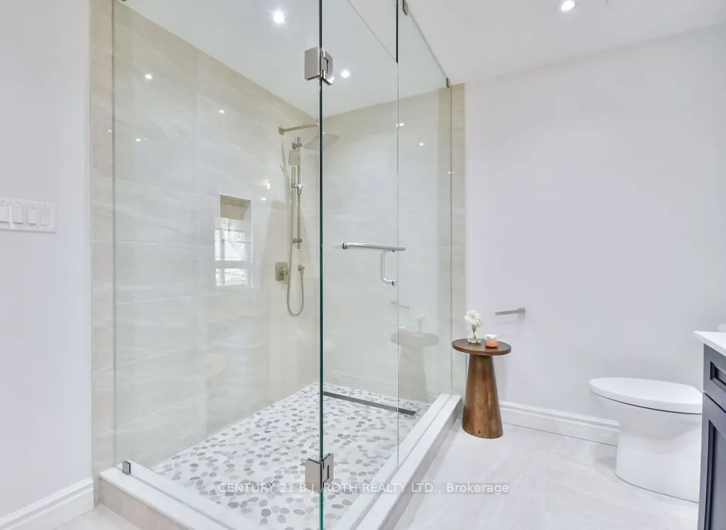 12 Noraline Avenue