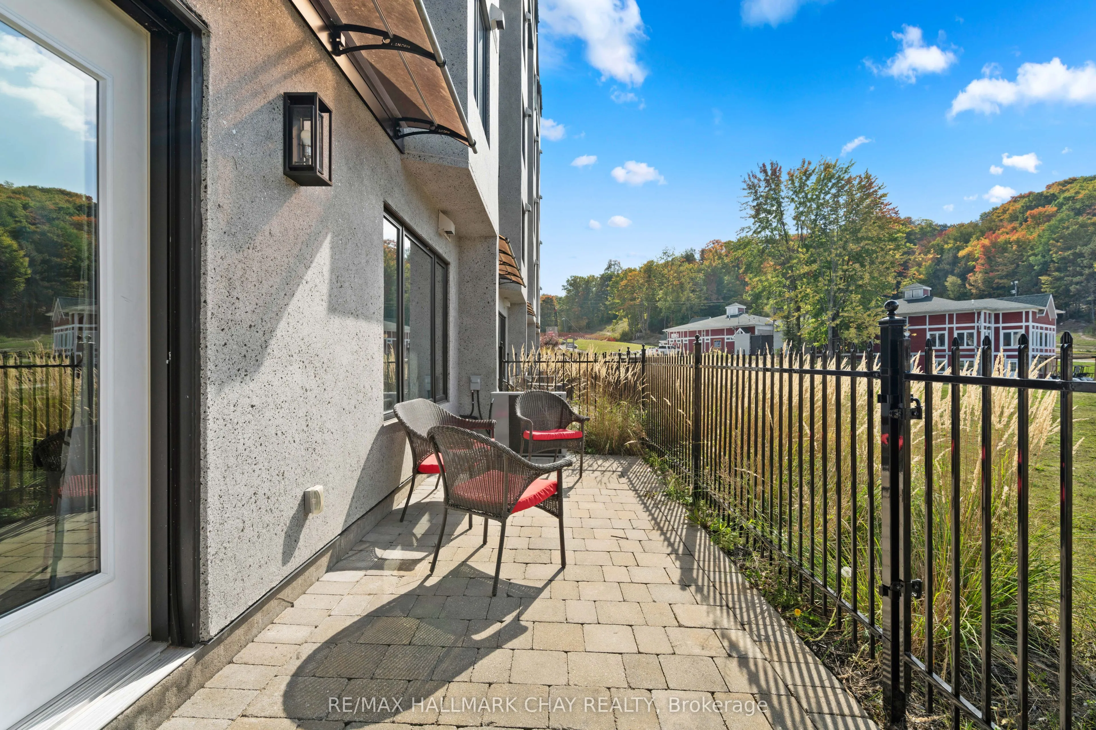 80 Horseshoe Boulevard, ##G01