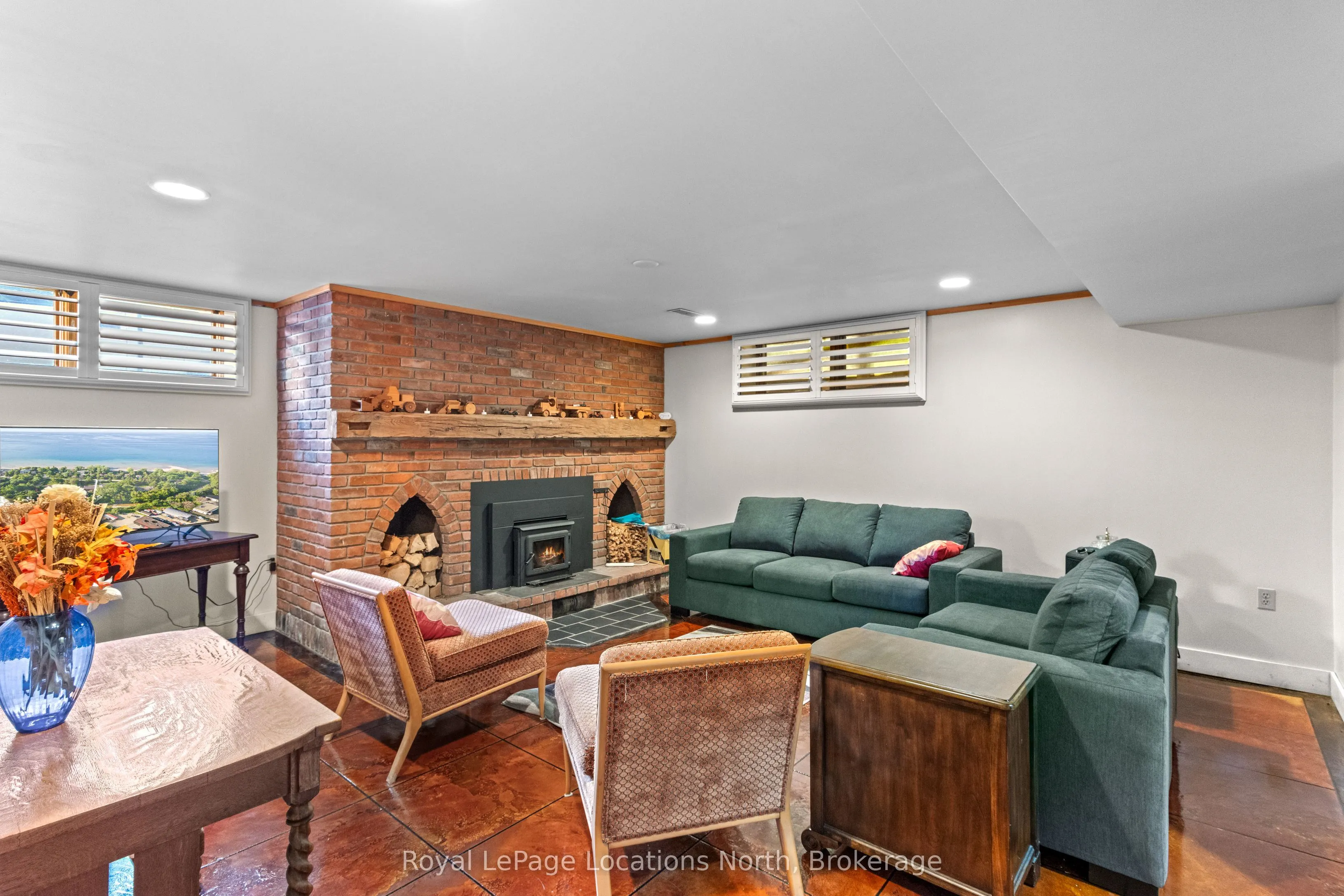 24 Oliver Crescent