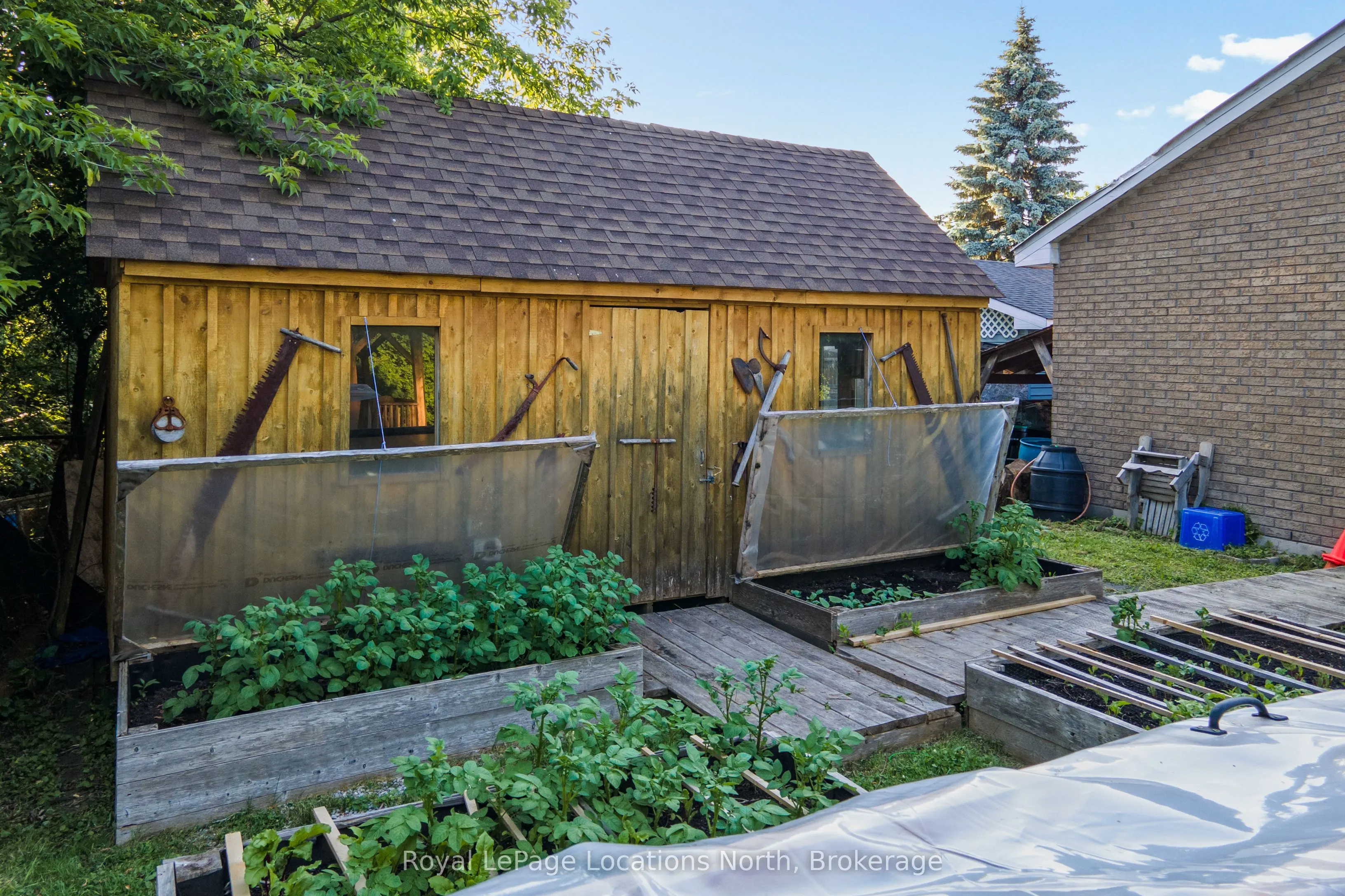 24 Oliver Crescent