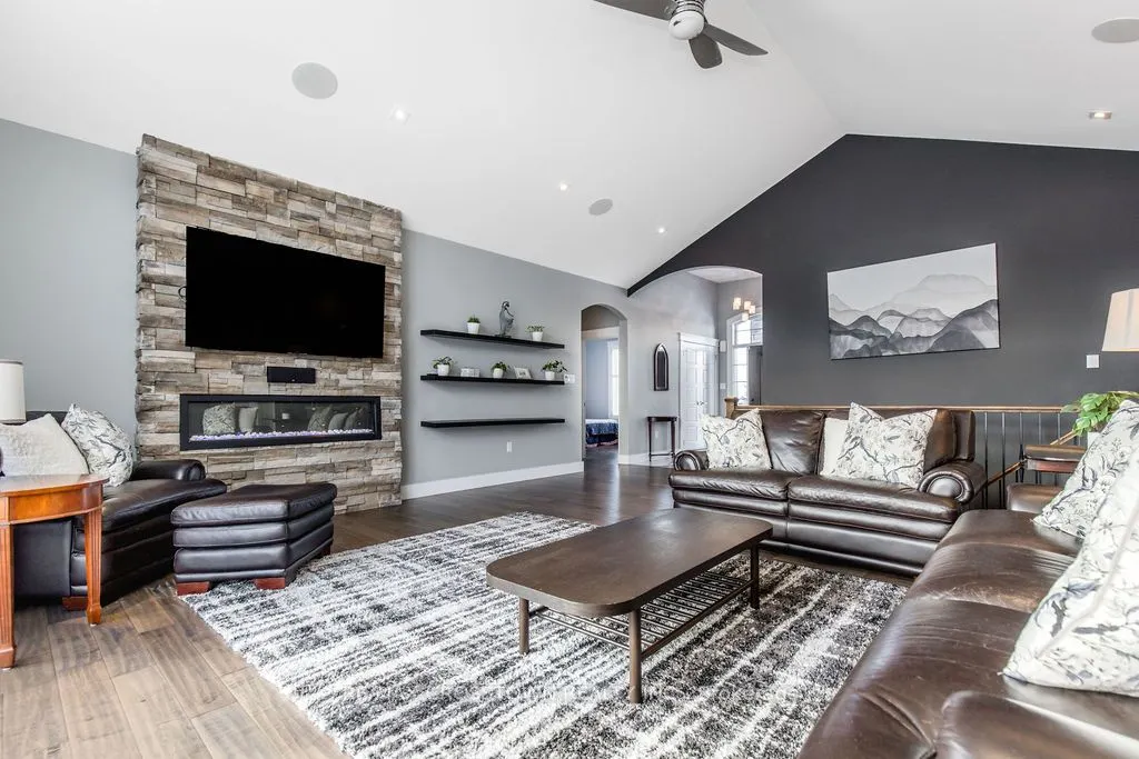 25 MENNILL Drive