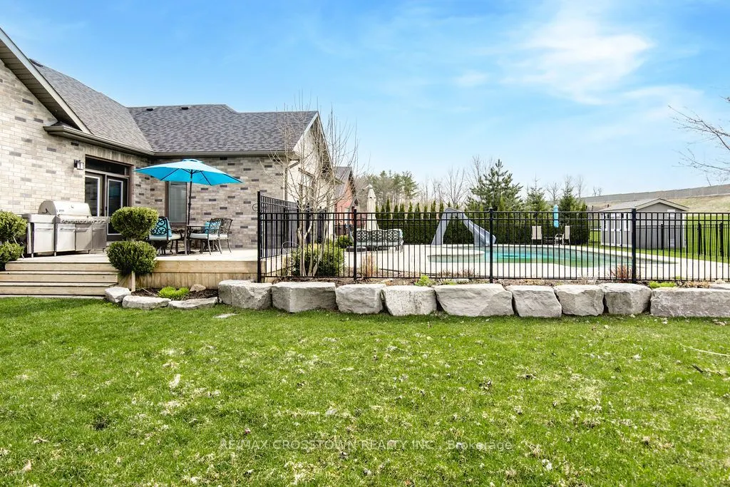 25 MENNILL Drive