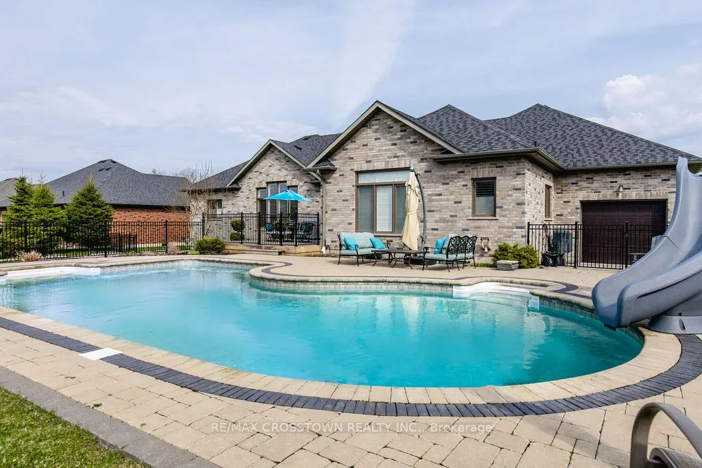 25 MENNILL Drive