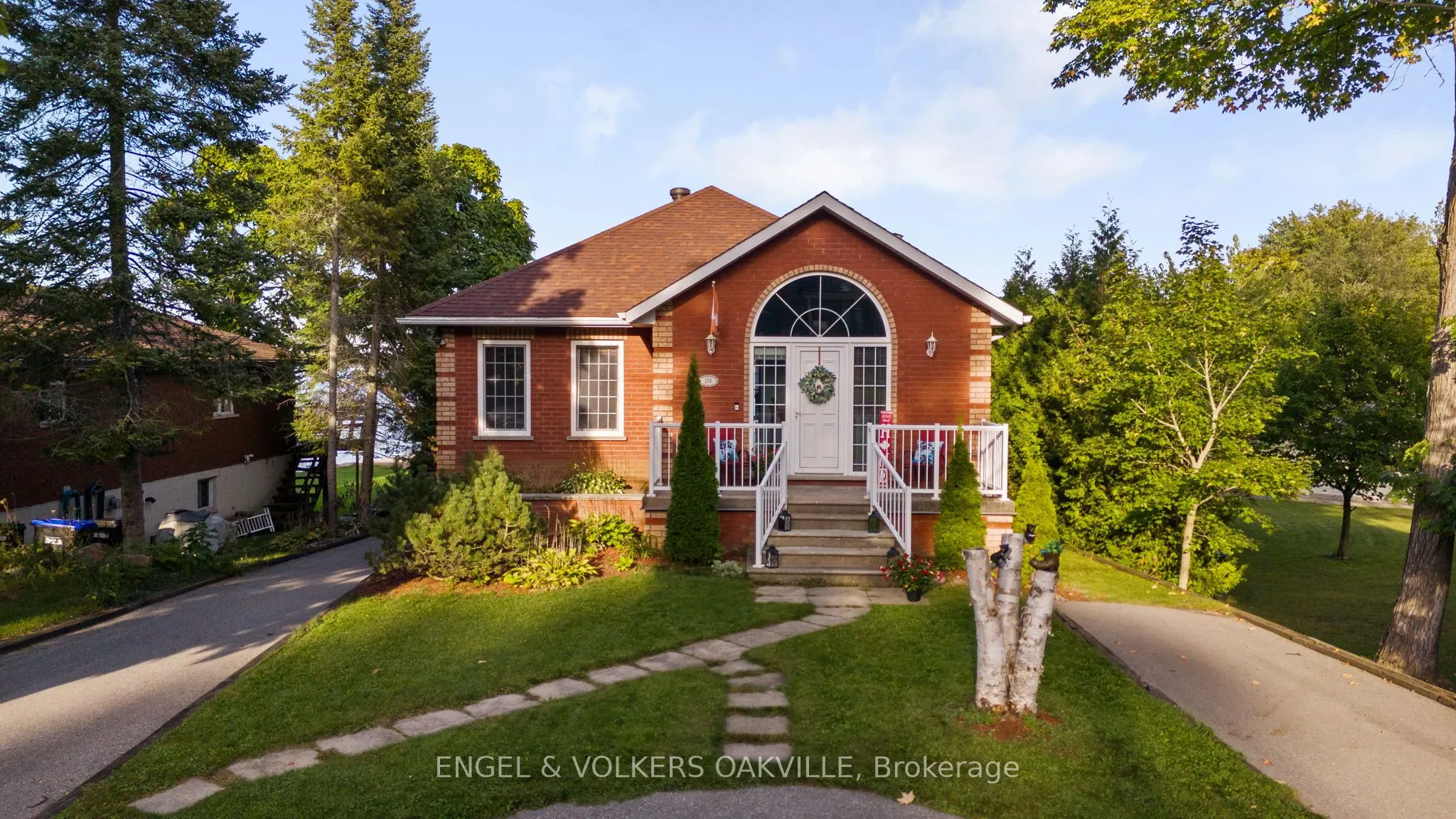 216 Robins Point Road