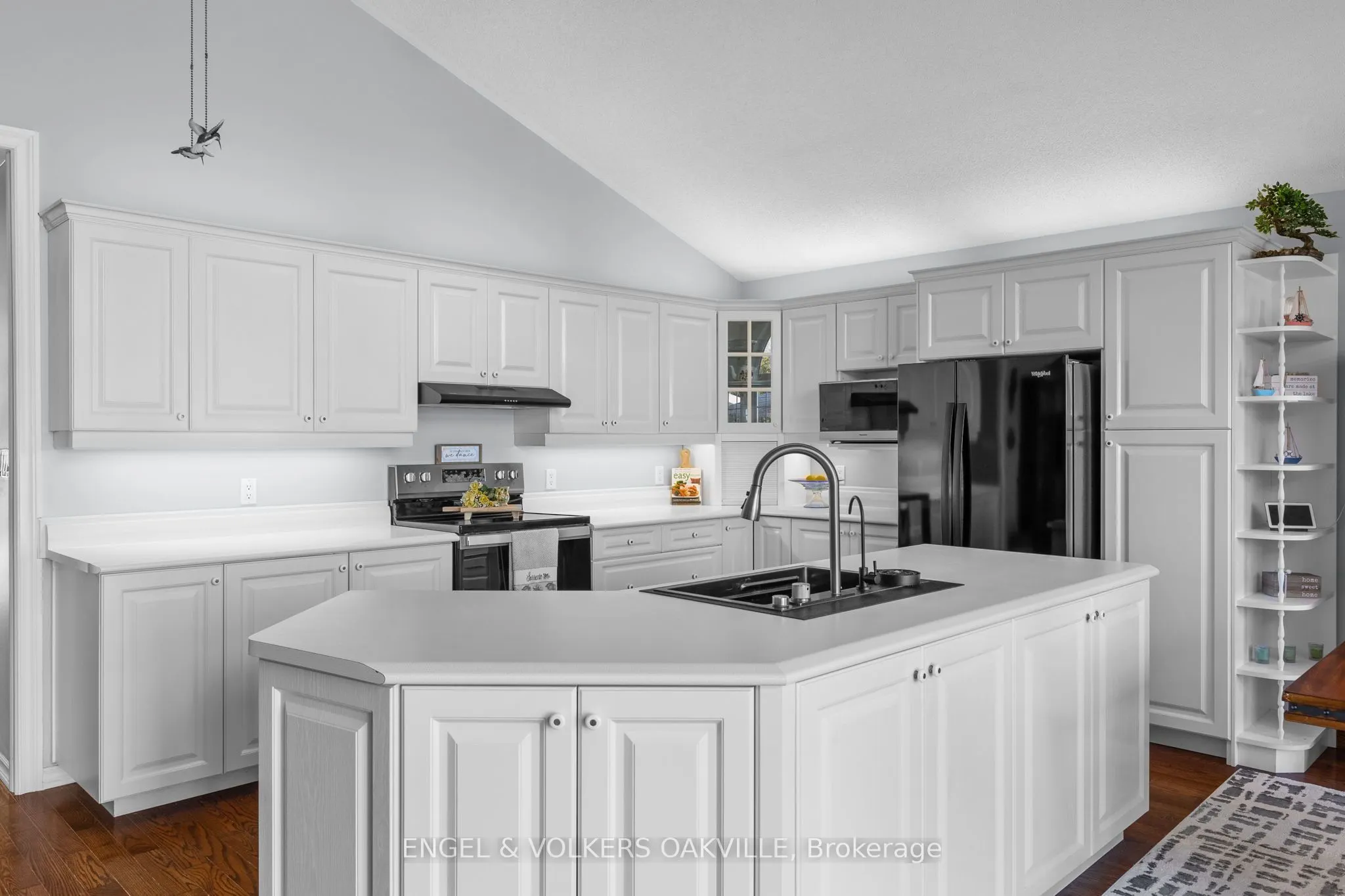 216 Robins Point Road
