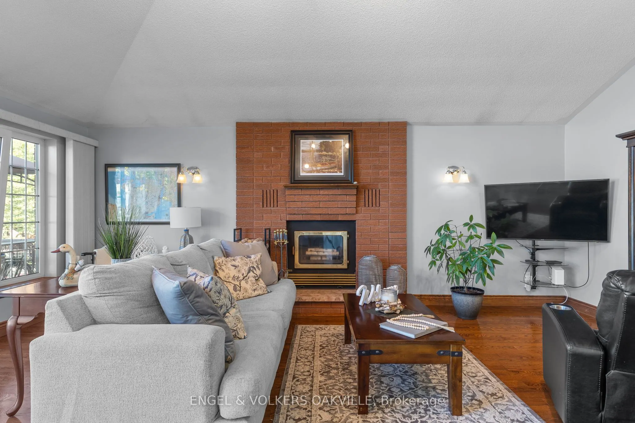 216 Robins Point Road