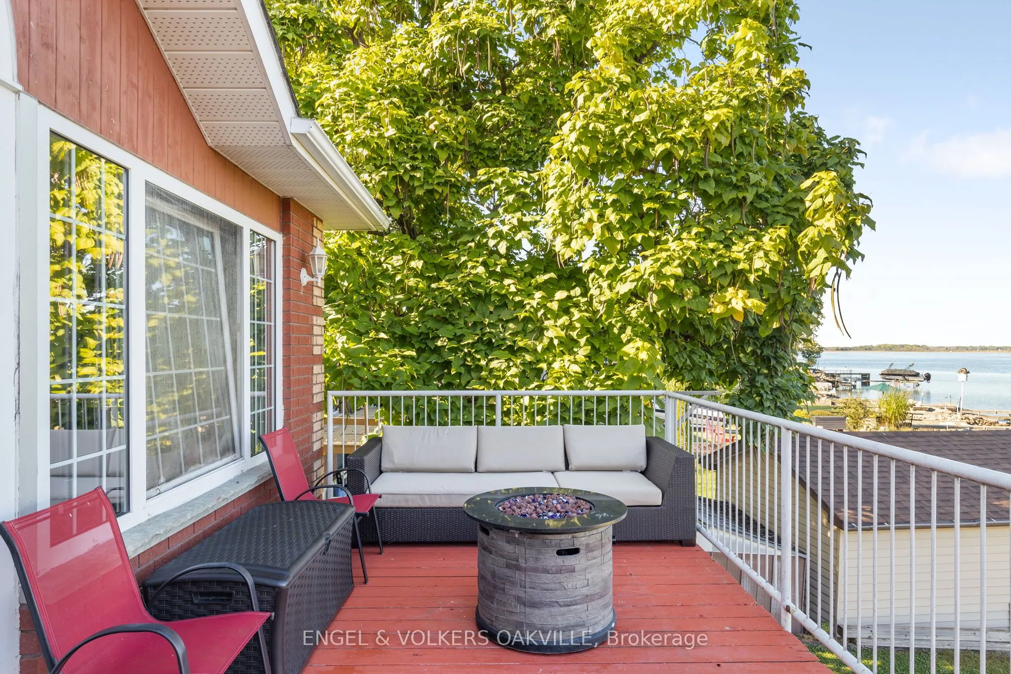 216 Robins Point Road