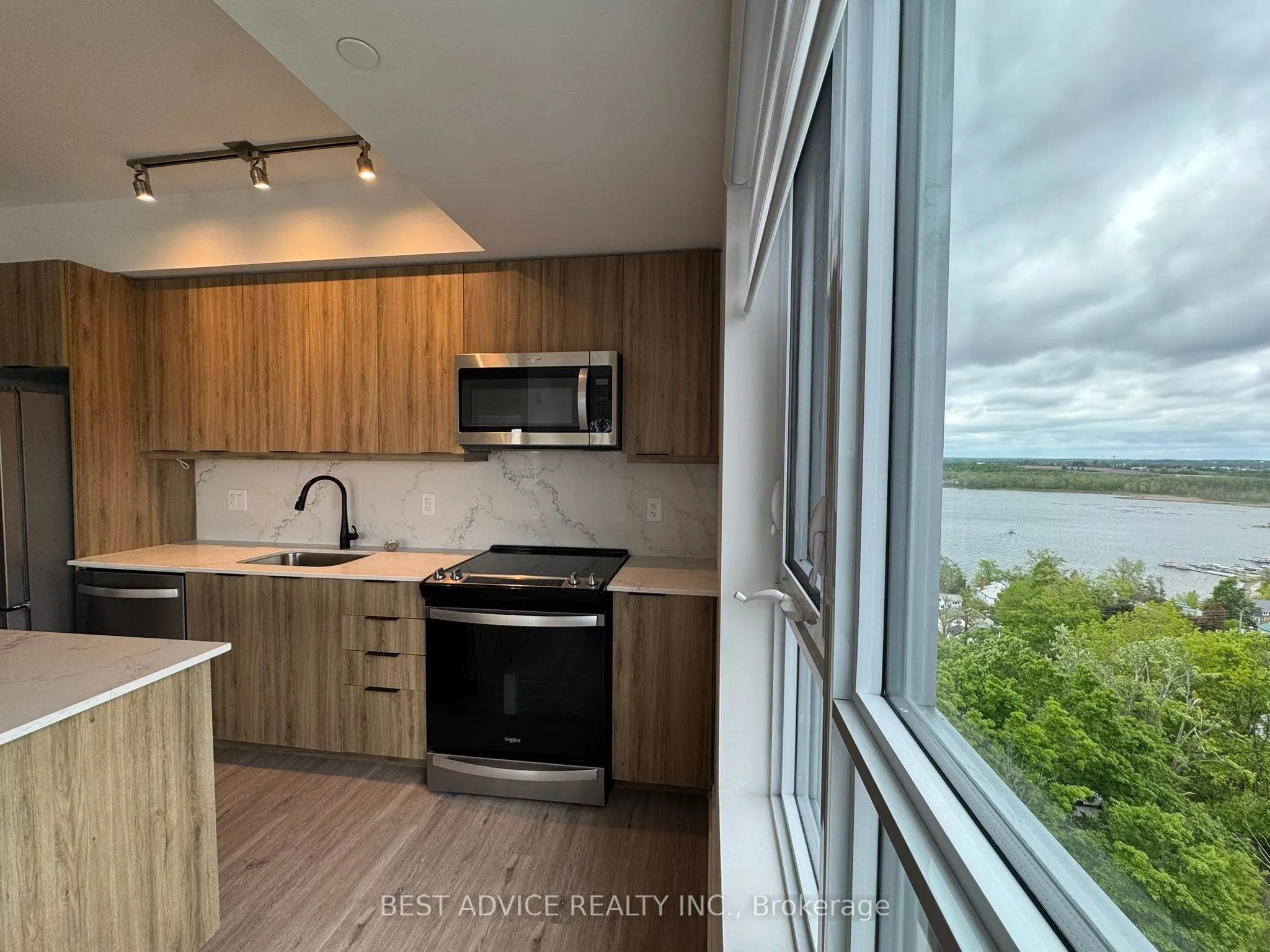 56 Lakeside Terrace, #1209