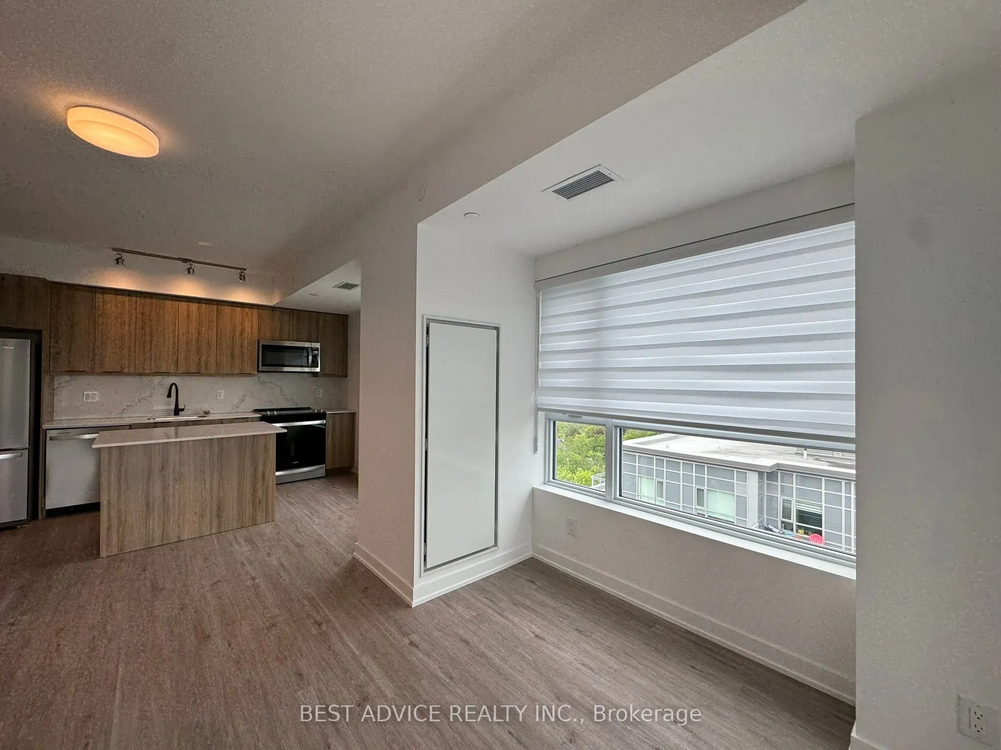 56 Lakeside Terrace, #1209