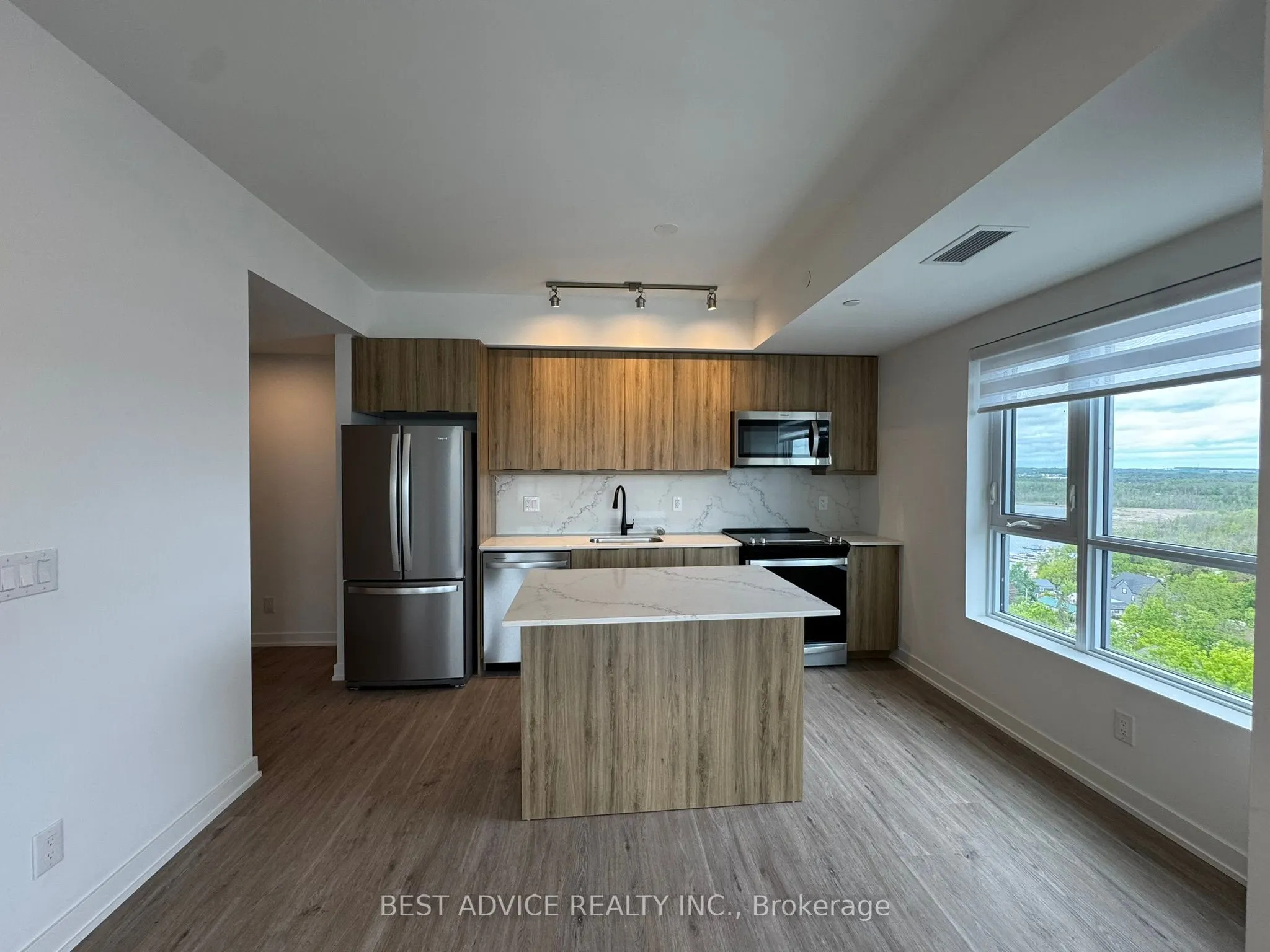 56 Lakeside Terrace, #1209