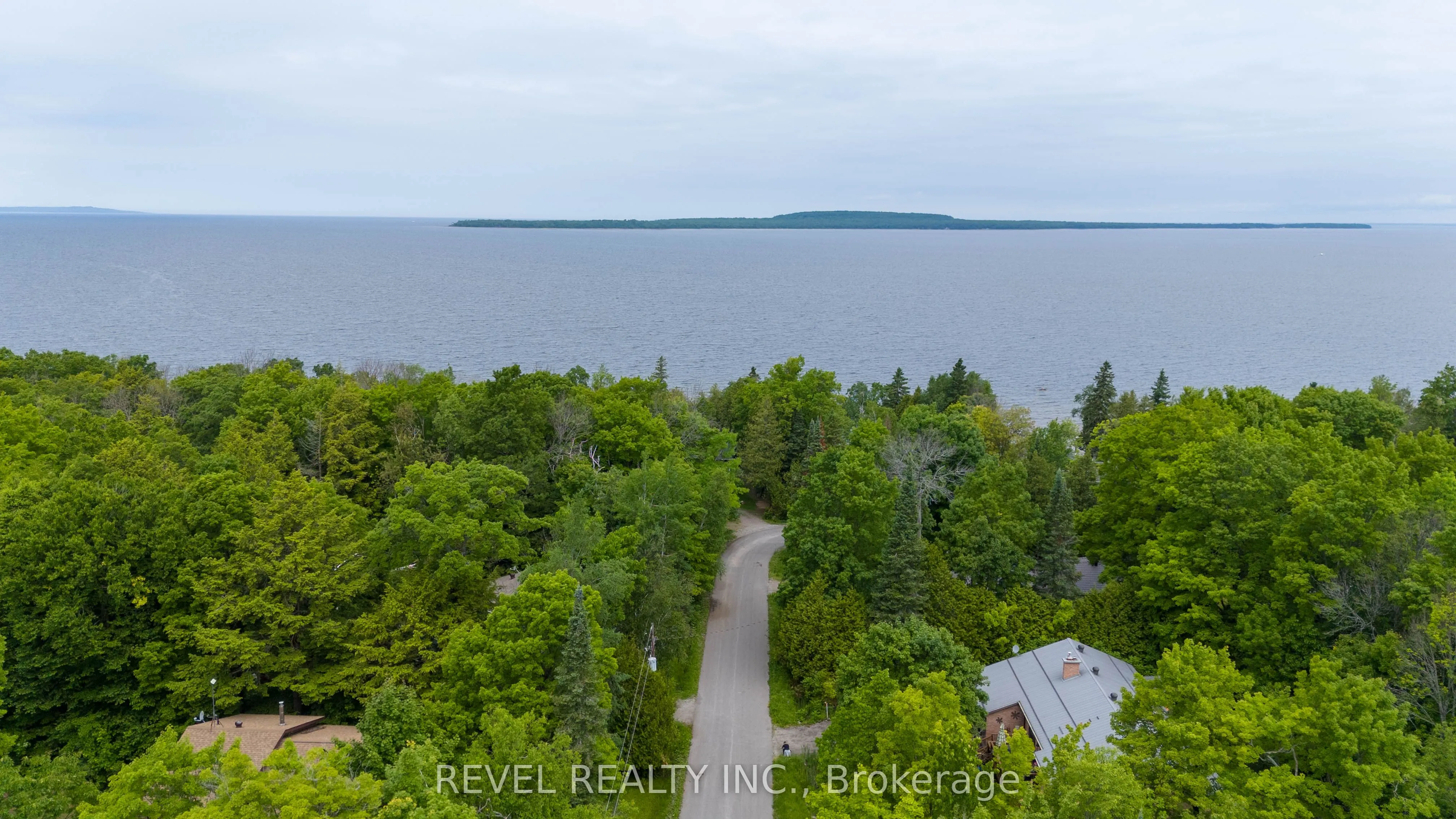 43 Manitou Crescent