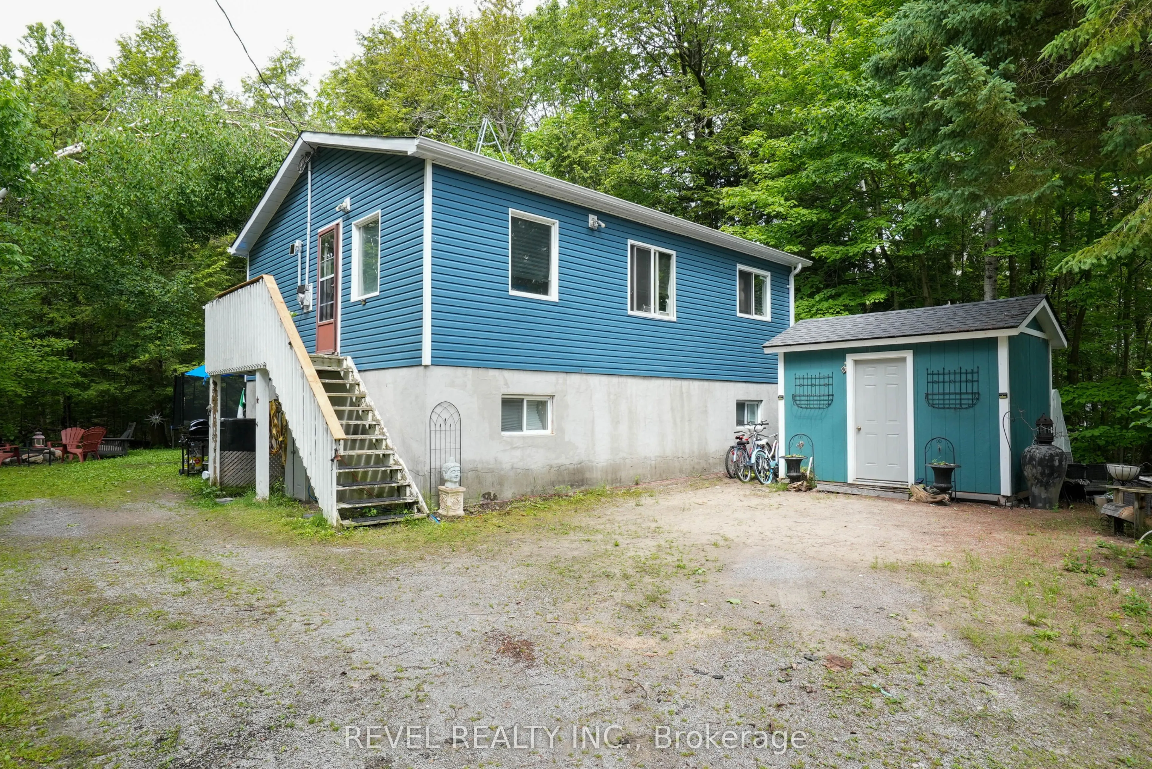 43 Manitou Crescent