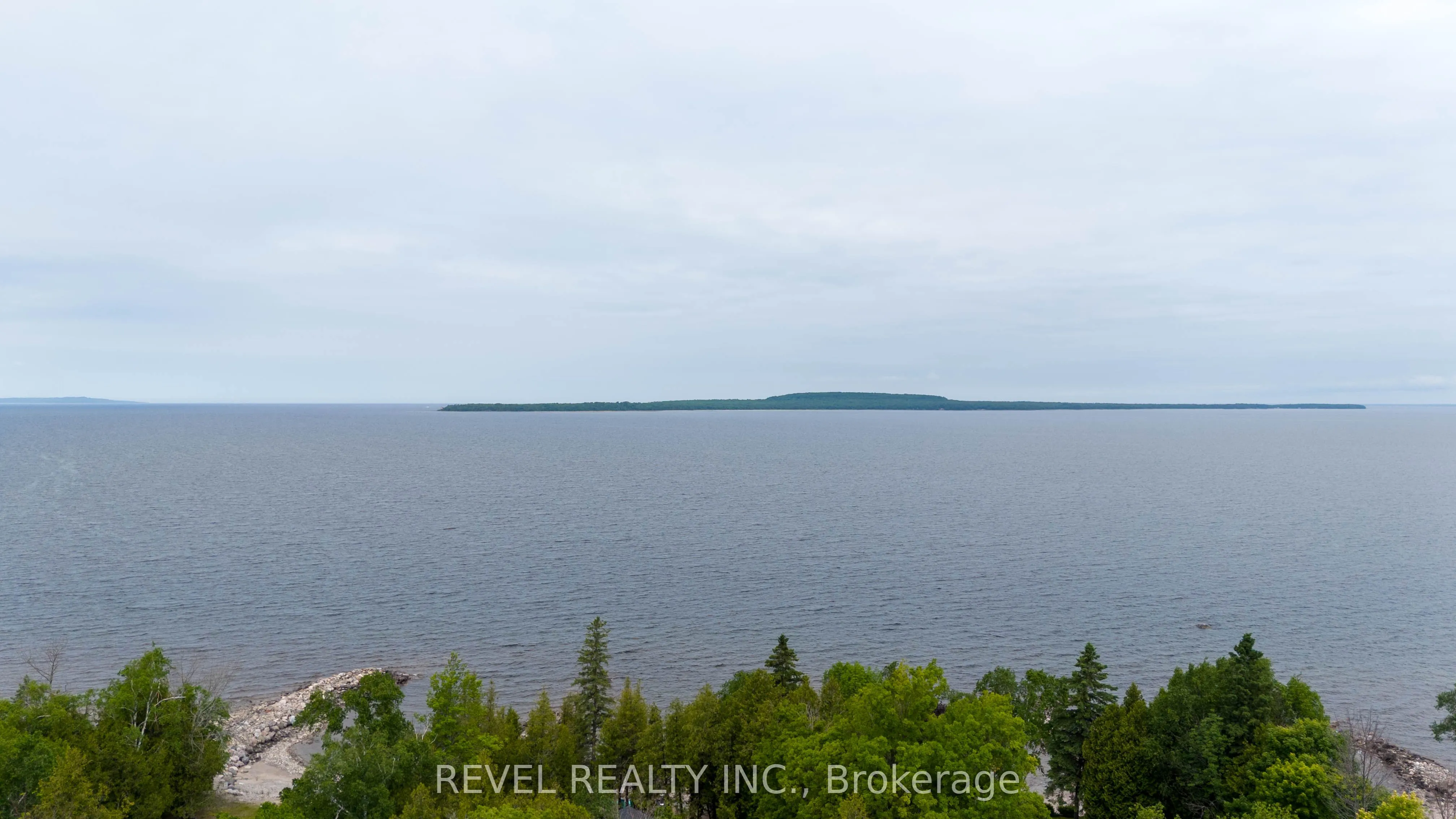 43 Manitou Crescent