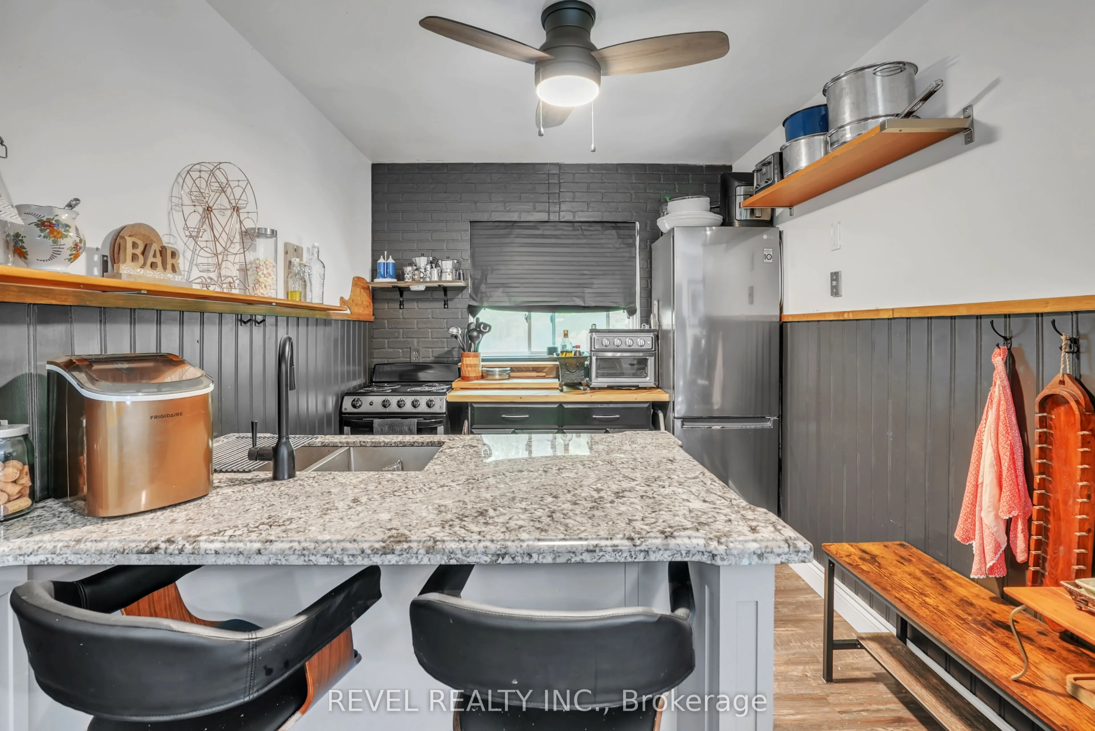 43 Manitou Crescent