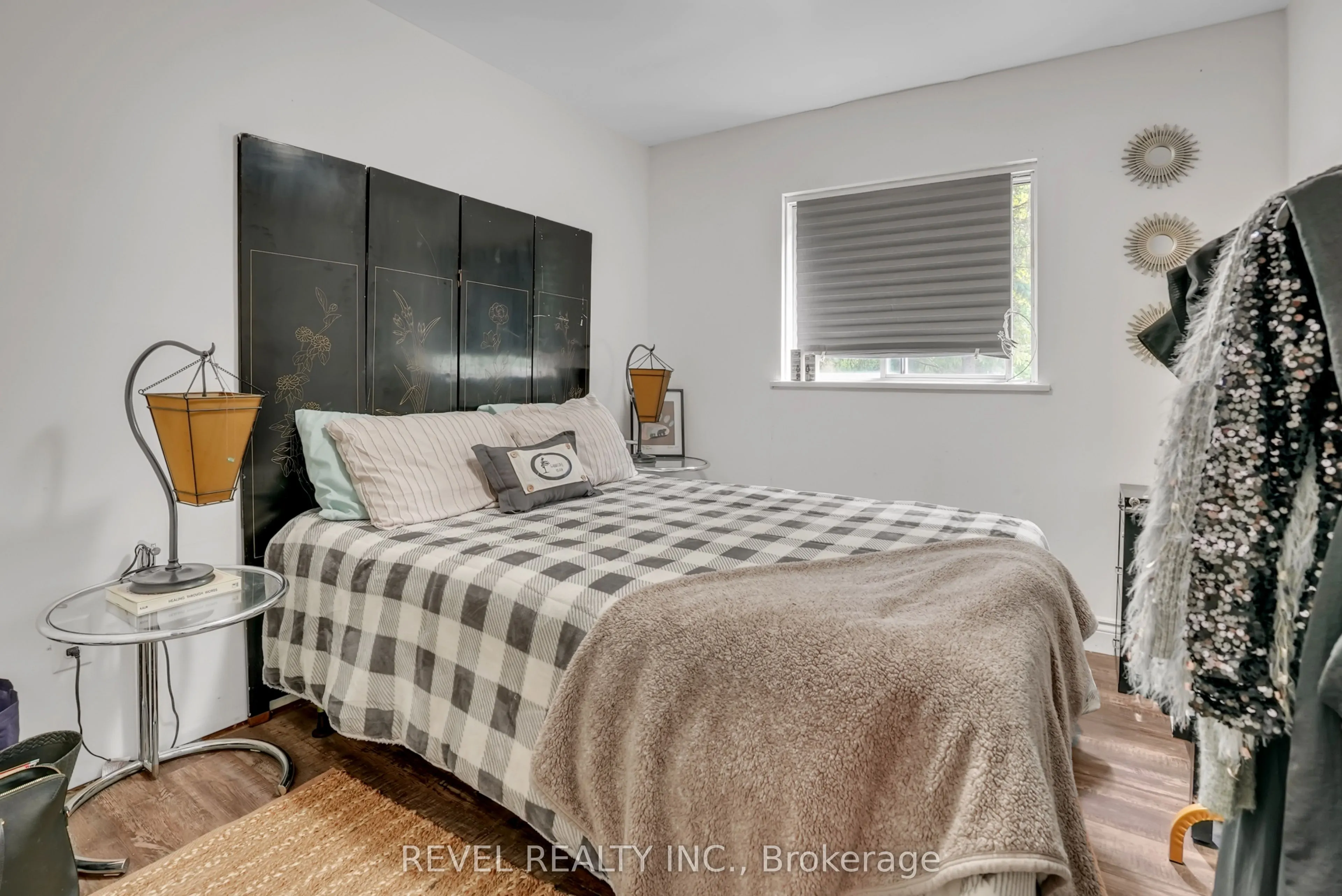43 Manitou Crescent