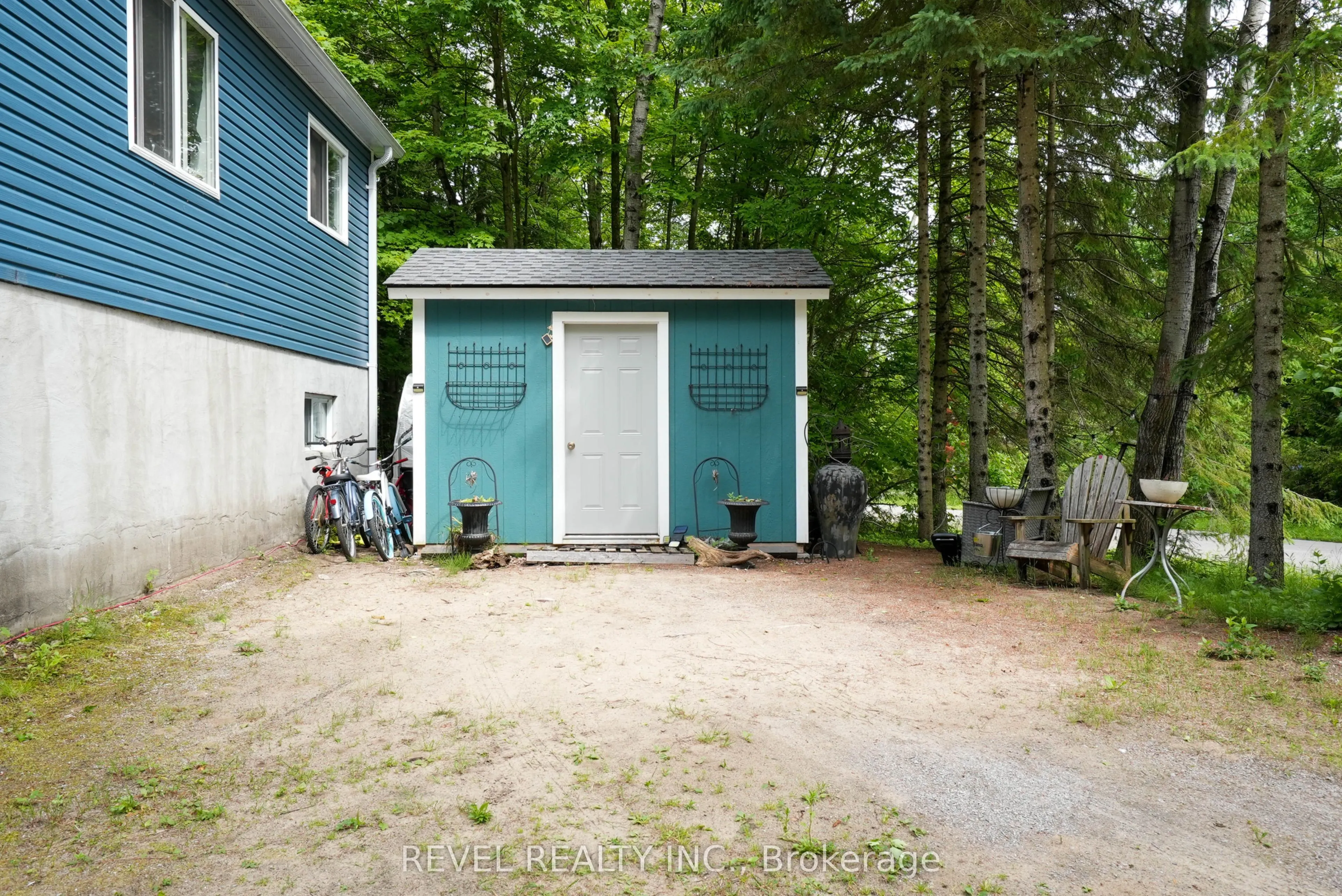 43 Manitou Crescent