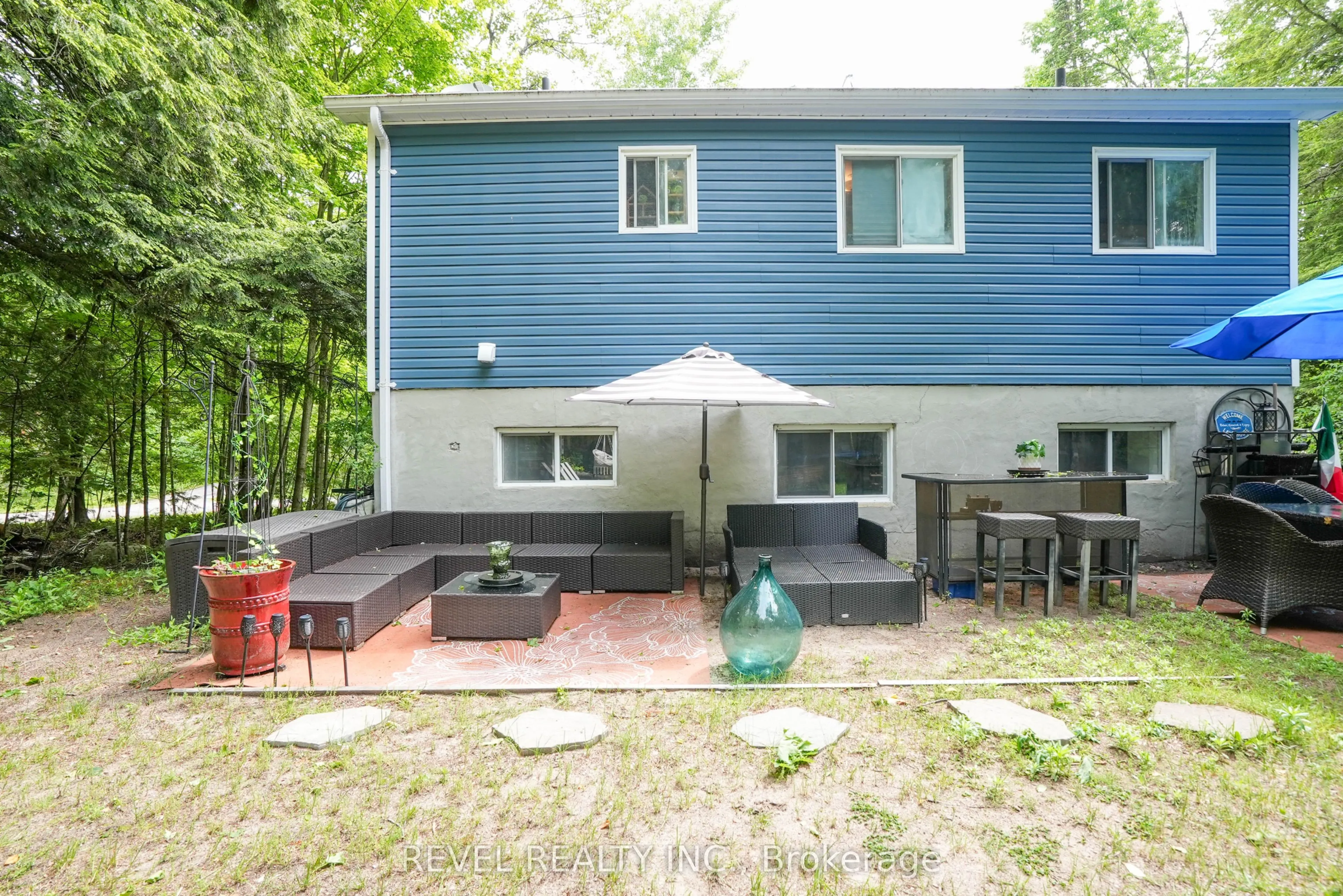 43 Manitou Crescent
